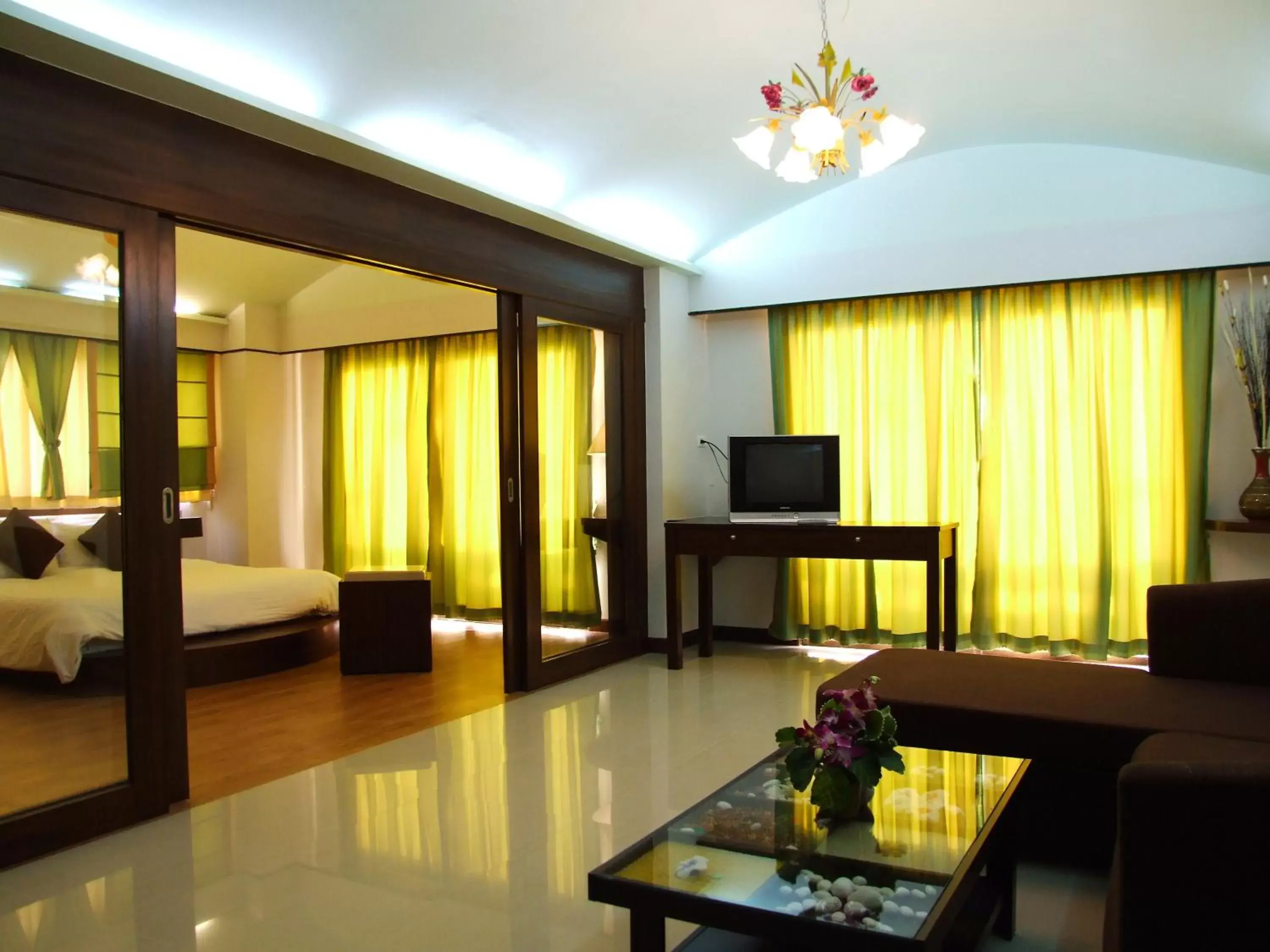 Bed, TV/Entertainment Center in Grand Jomtien Palace Hotel - SHA Extra Plus