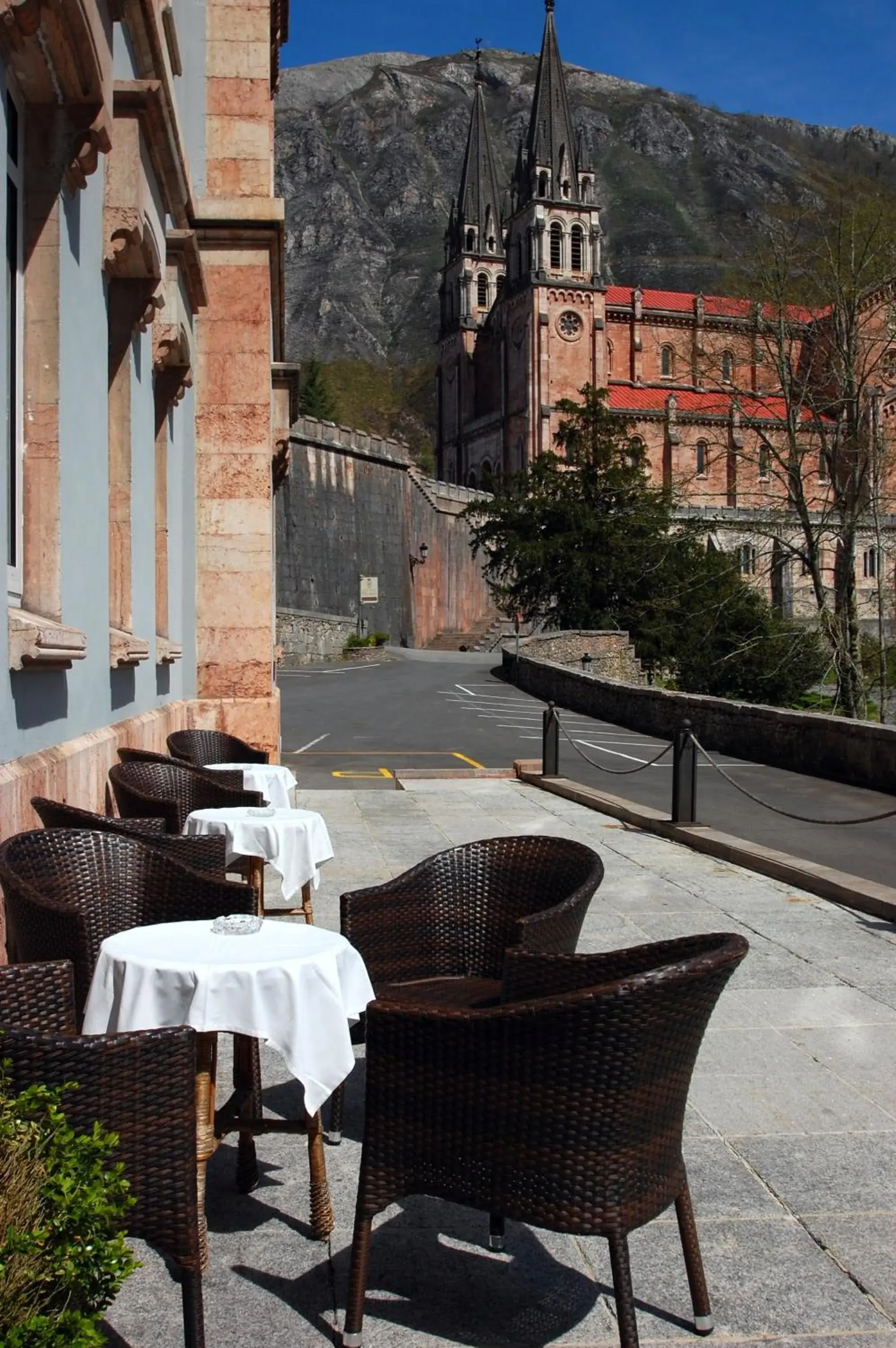 Facade/entrance in Arcea Gran Hotel Pelayo Facade/entrance in Arcea Gran Hotel Pelayo
