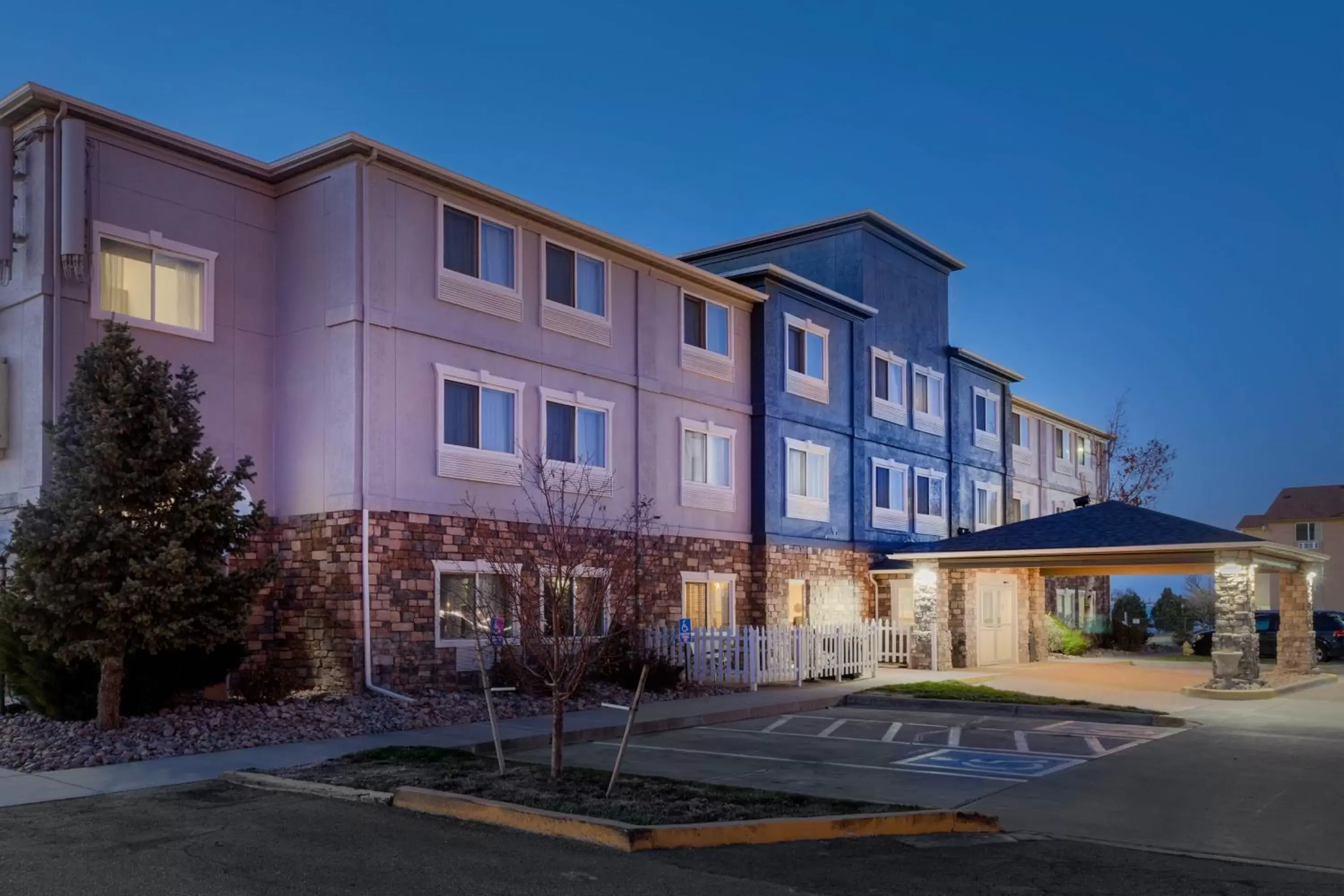 Property Building in La Quinta by Wyndham Henderson-Northeast Denver