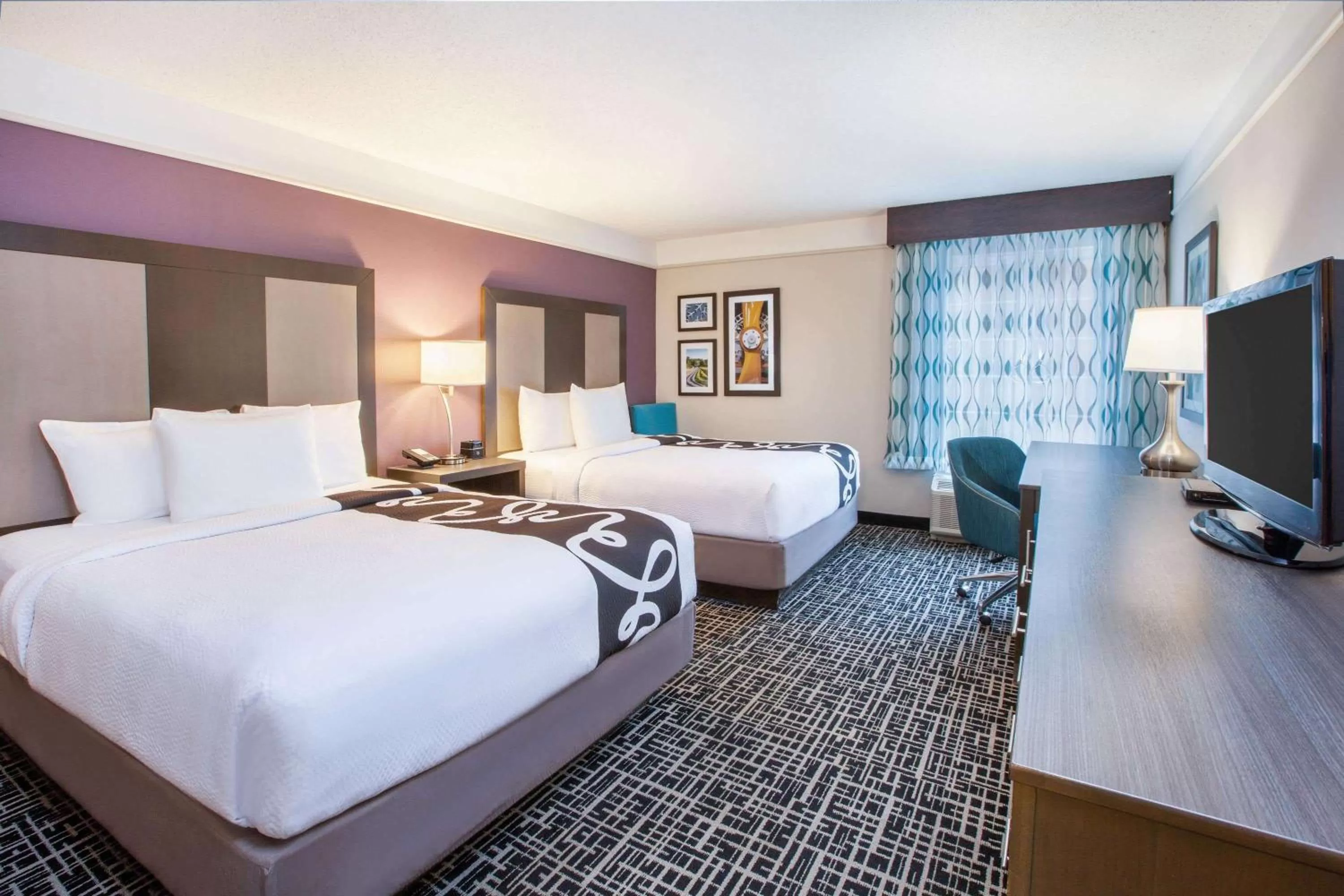 Photo of the whole room, Bed in La Quinta by Wyndham Cincinnati Airport Florence
