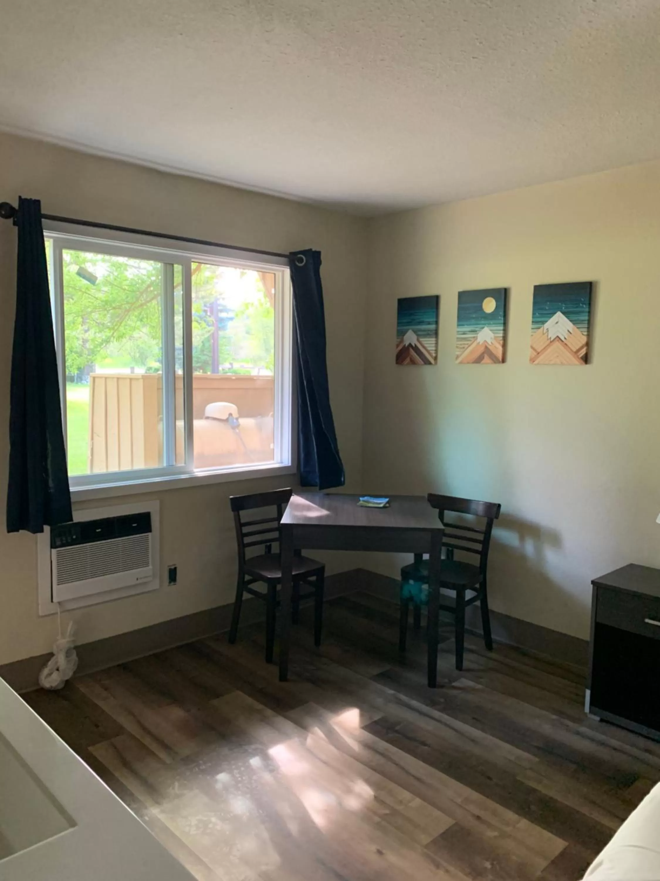 Dining area in Winthrop Inn