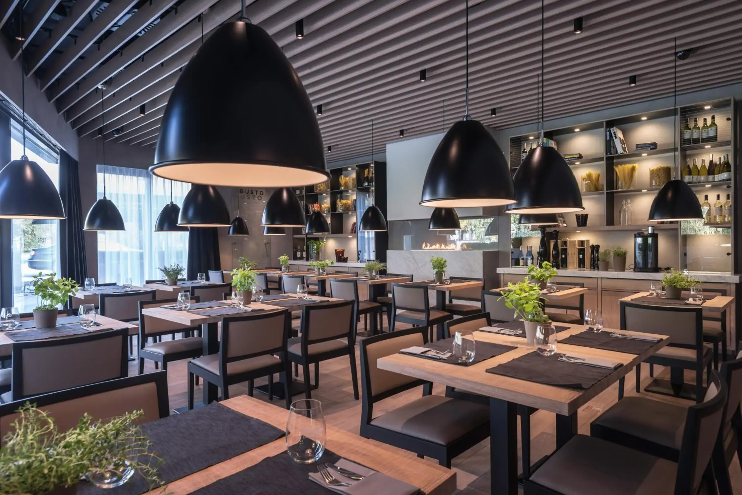 Restaurant/places to eat in Ilonn Hotel Restaurant/places to eat in Ilonn Hotel