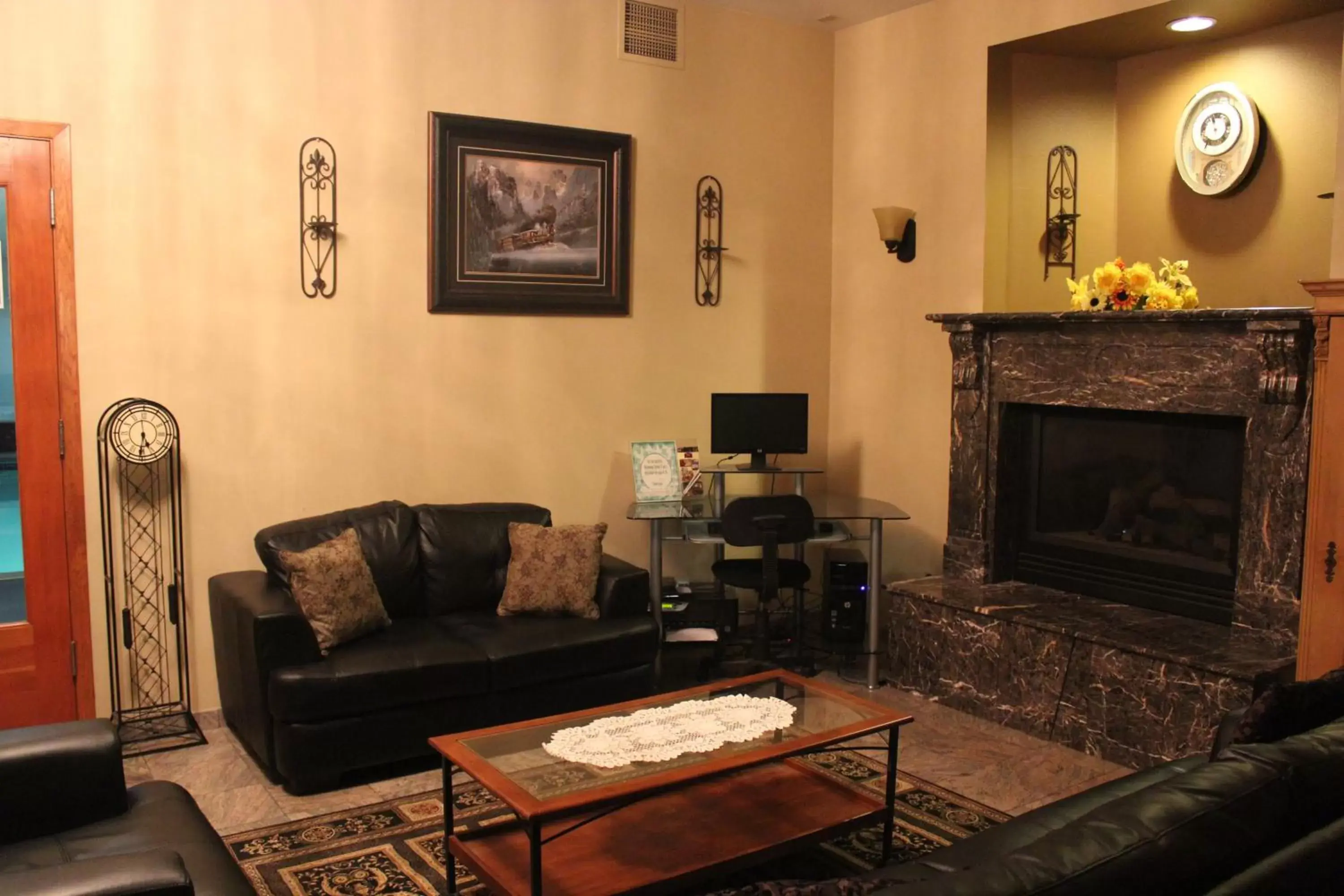 Lobby or reception, Seating Area in FairBridge Inn & Suites