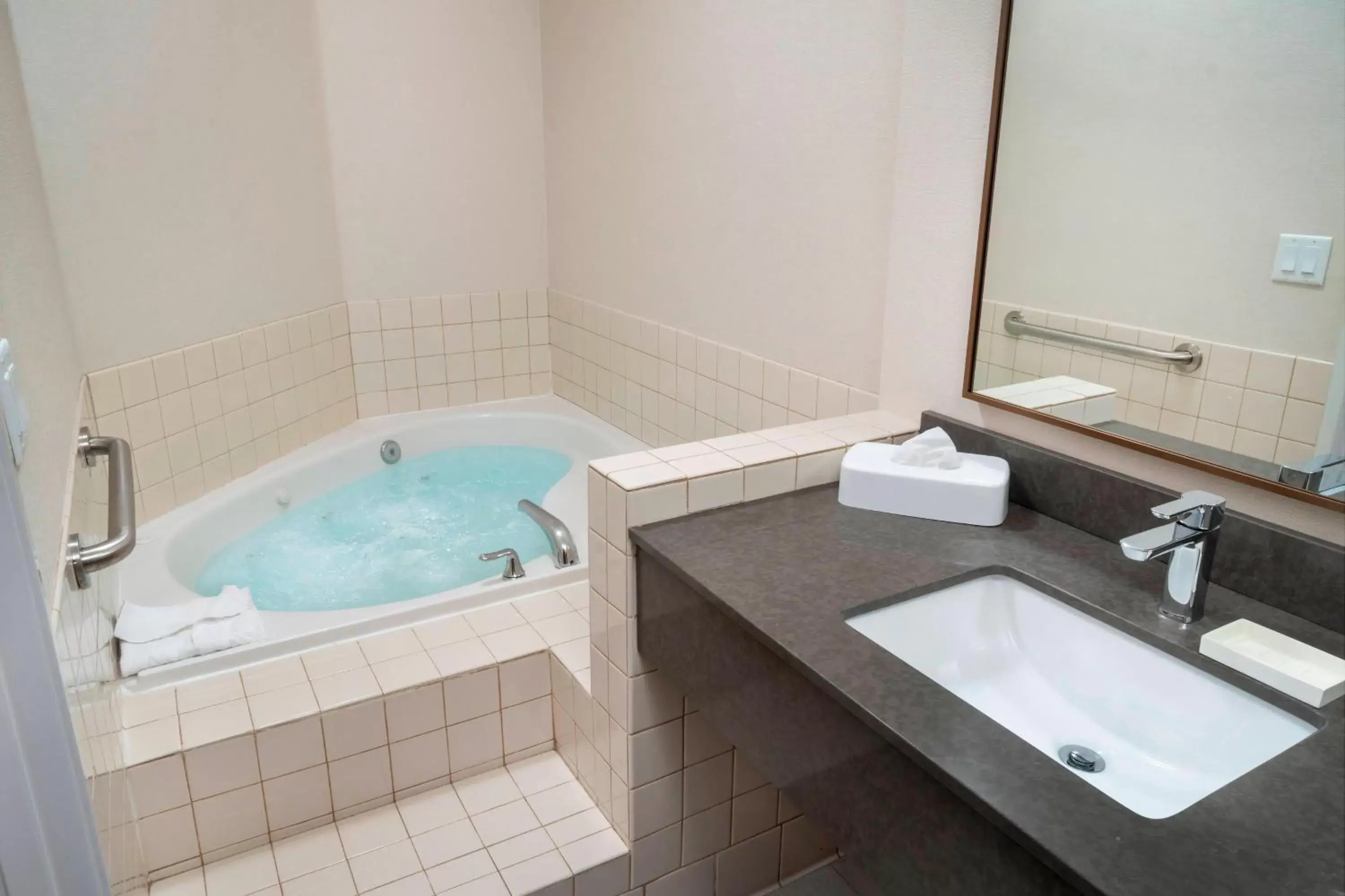 Swimming pool, Bathroom in Fairfield Inn & Suites Bend Downtown