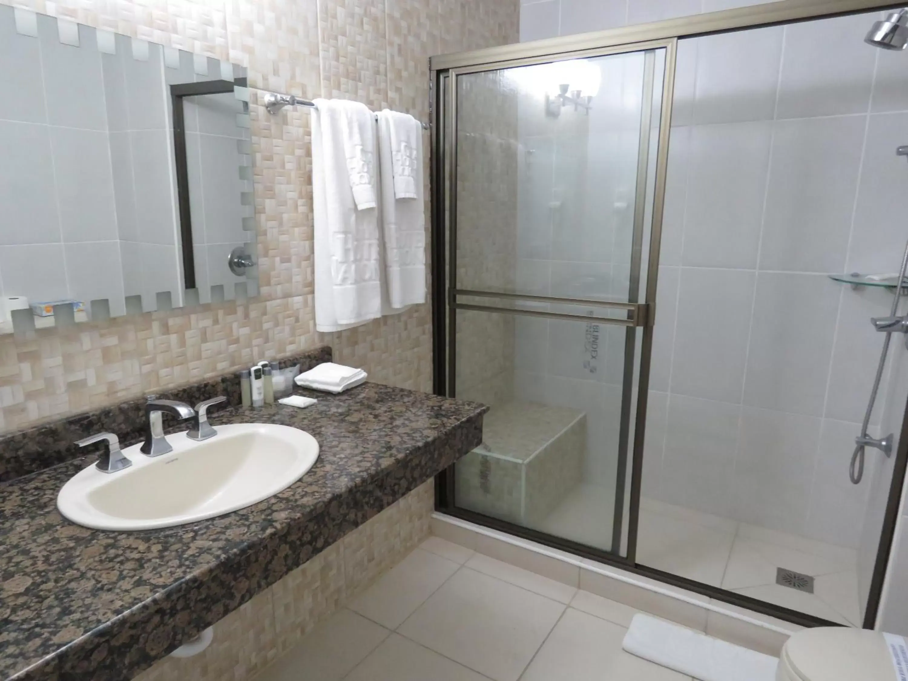 Shower, Bathroom in Gran Hotel Nacional