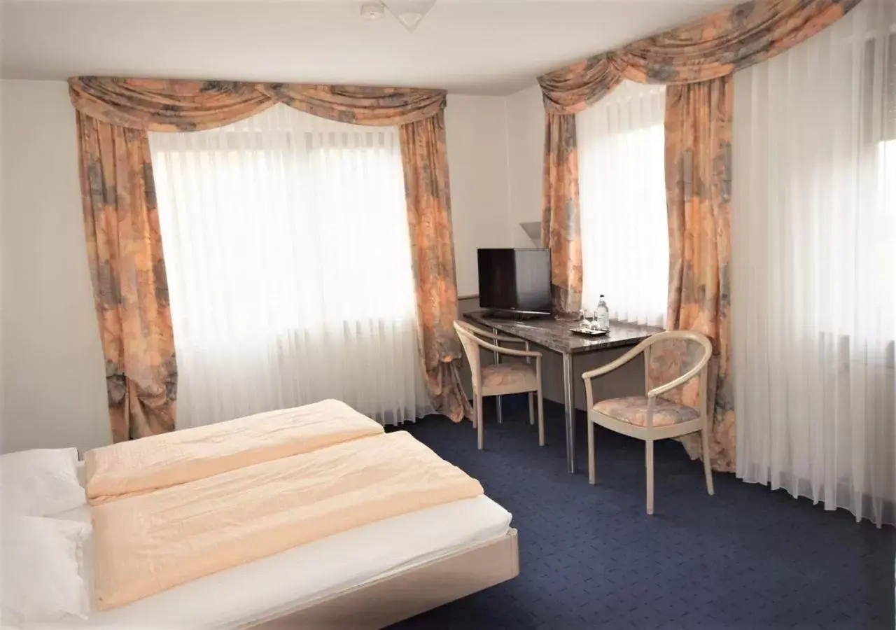 Photo of the whole room, Bed in Hotel Alena - Kontaktlos Check-In