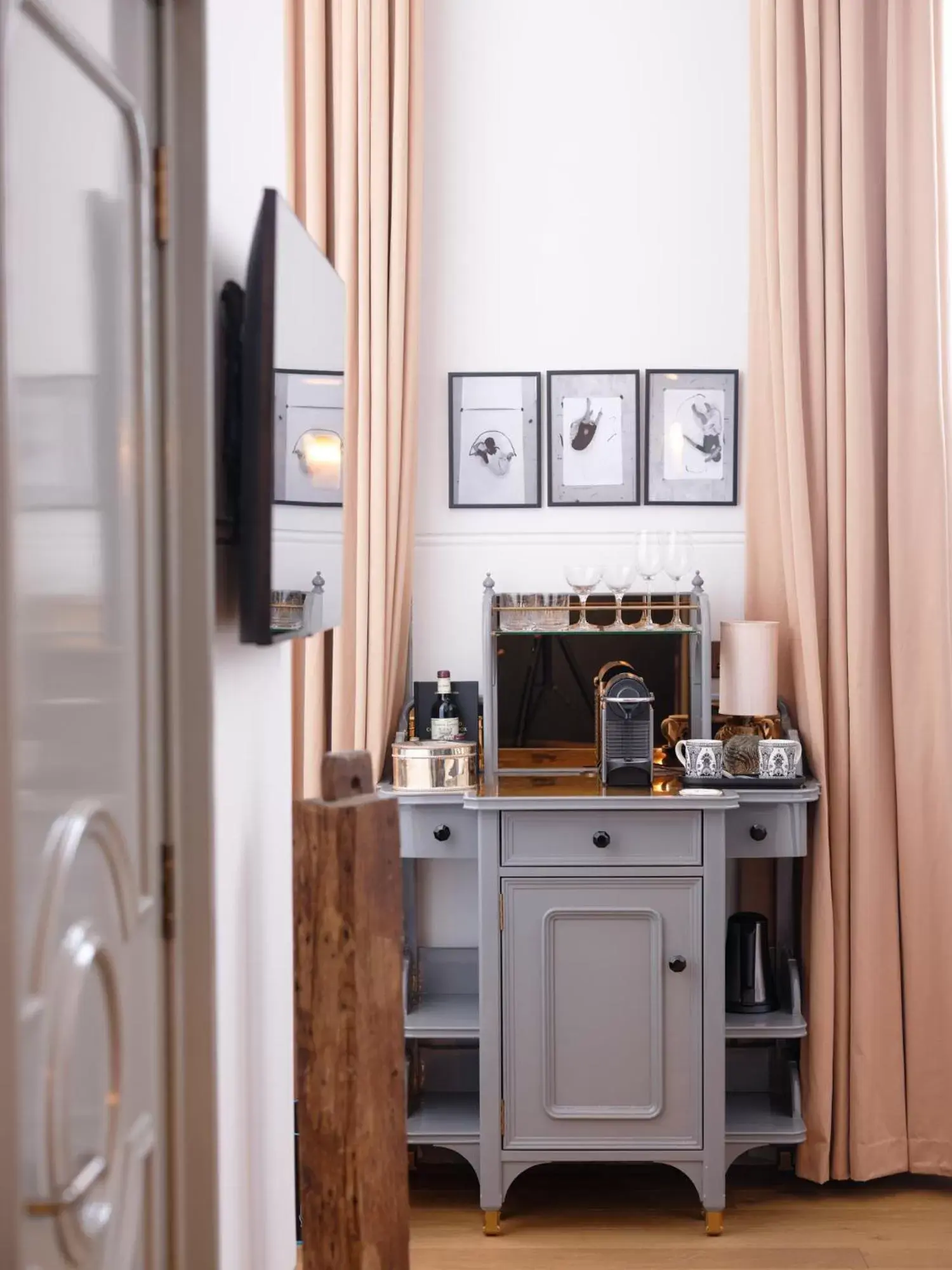 Bedroom, Kitchen/Kitchenette in NoMad London