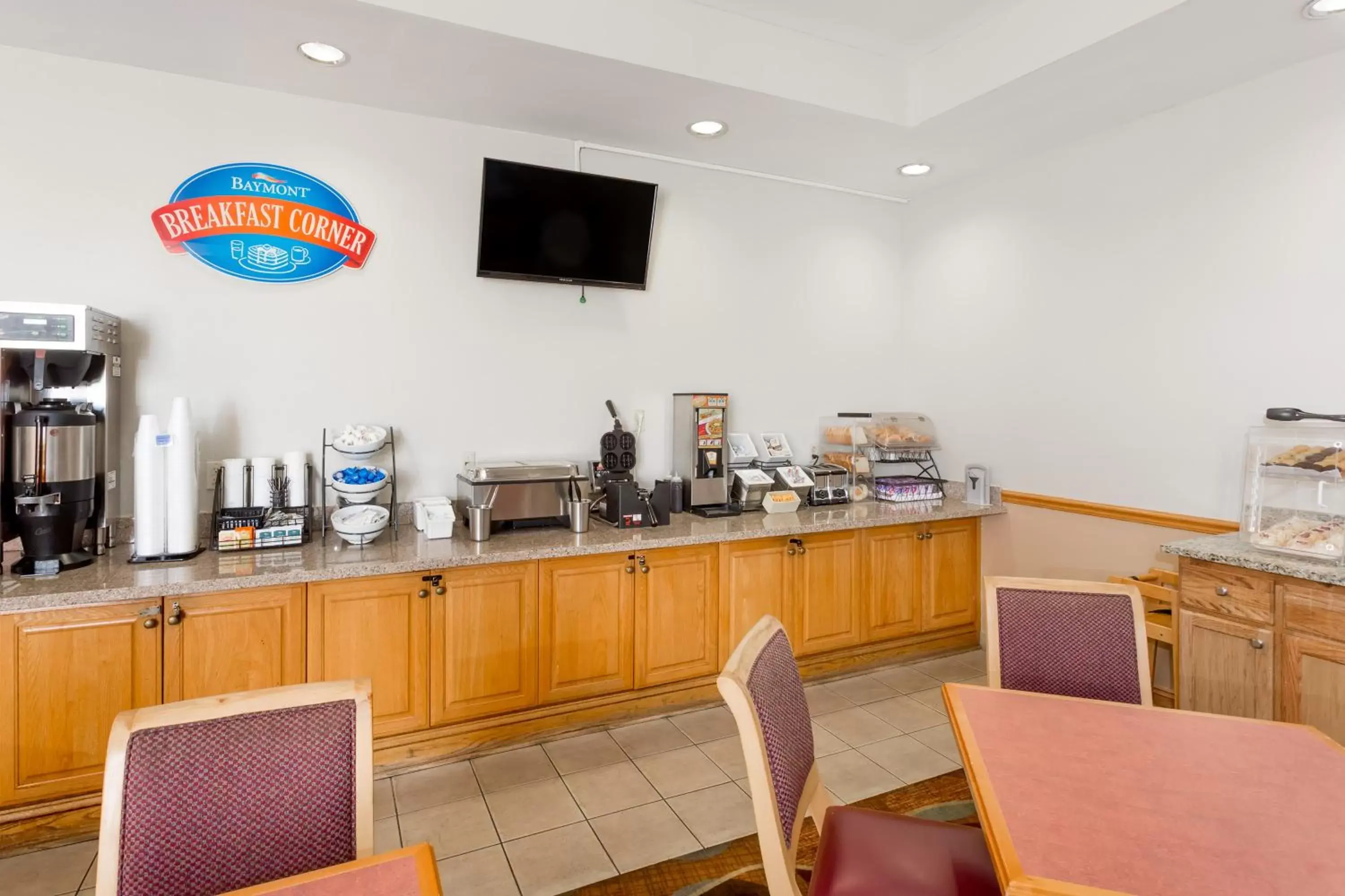 Continental breakfast, Restaurant/Places to Eat in Baymont by Wyndham Fort Myers Airport