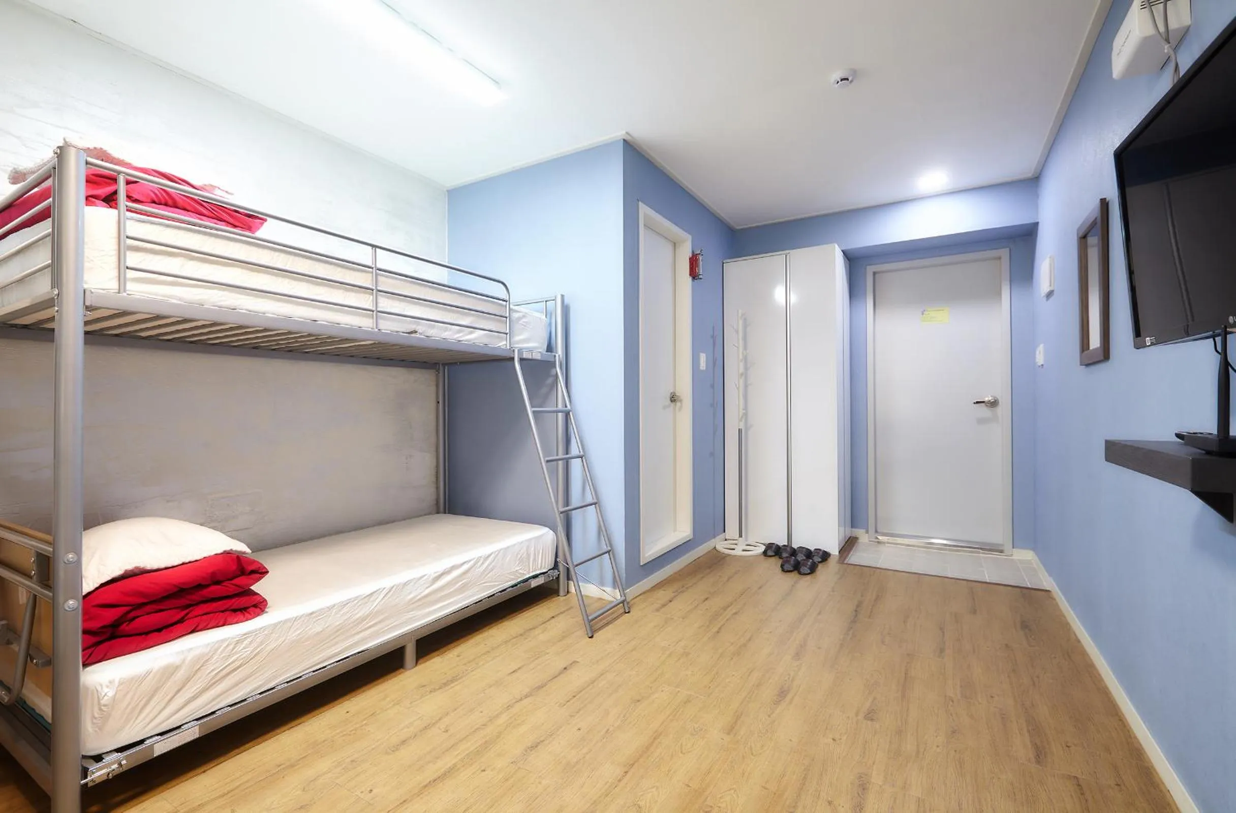 bunk bed, Bed in Red Guesthouse