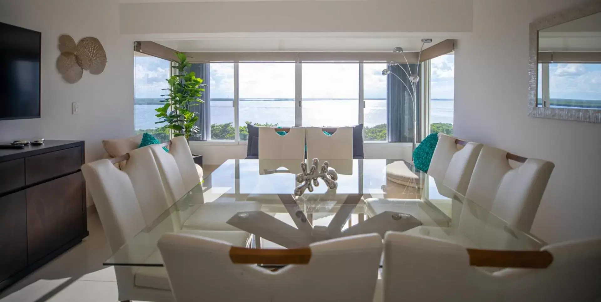 Dining area, Restaurant/Places to Eat in Beachfront Penthouses by LivIN Cancun