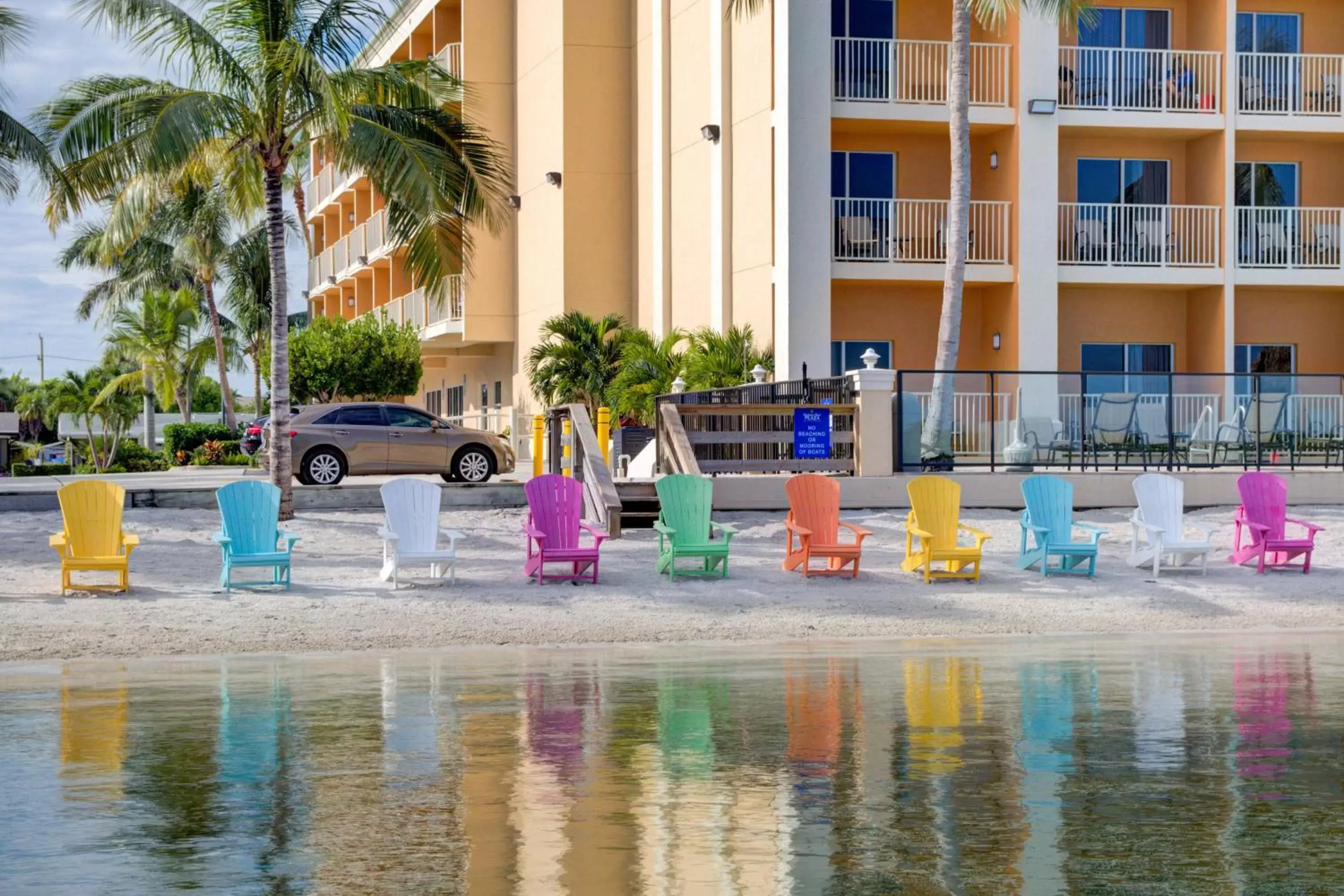 Beach, Swimming Pool in Hutchinson Island Plaza Hotel & Suites