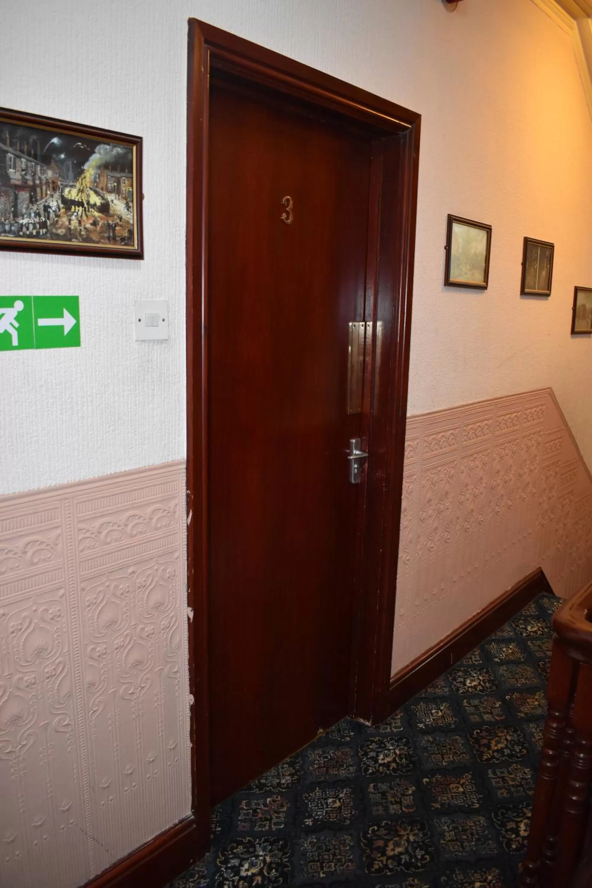 Bedroom in Lyndhurst Hotel