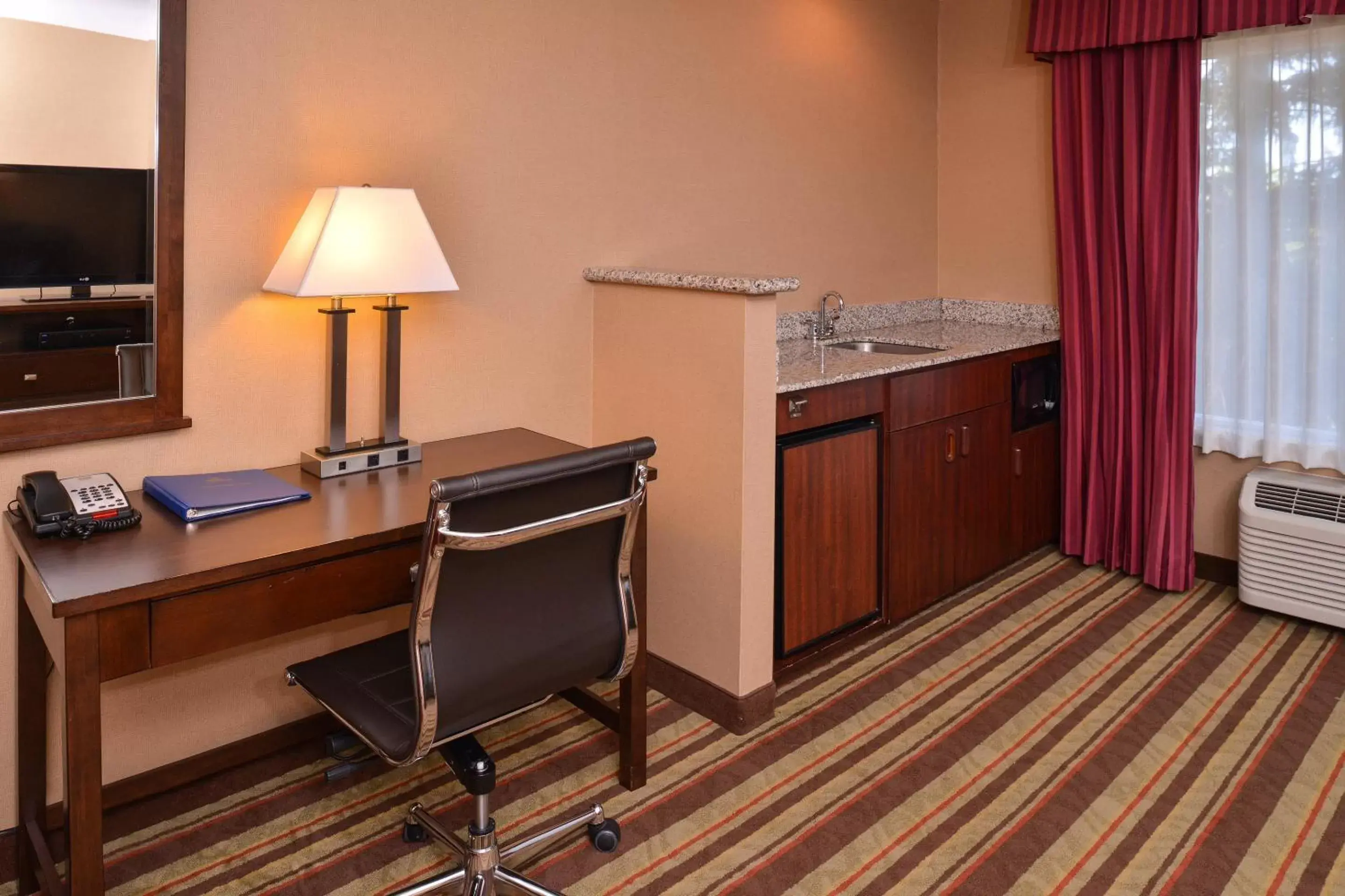 Photo of the whole room in Best Western Wilsonville Inn & Suites