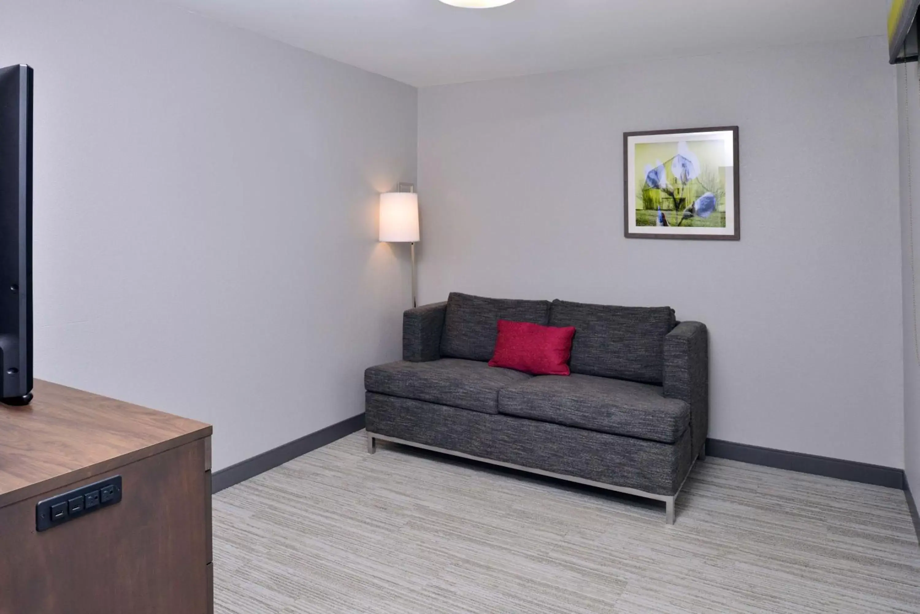 Bedroom, Seating Area in Hampton Inn LaPorte