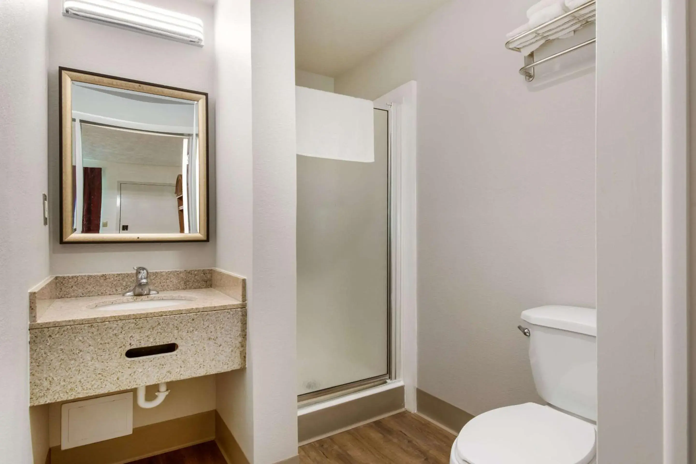 Bathroom in Econo Lodge Inn & Suites Pocono near Lake Harmony