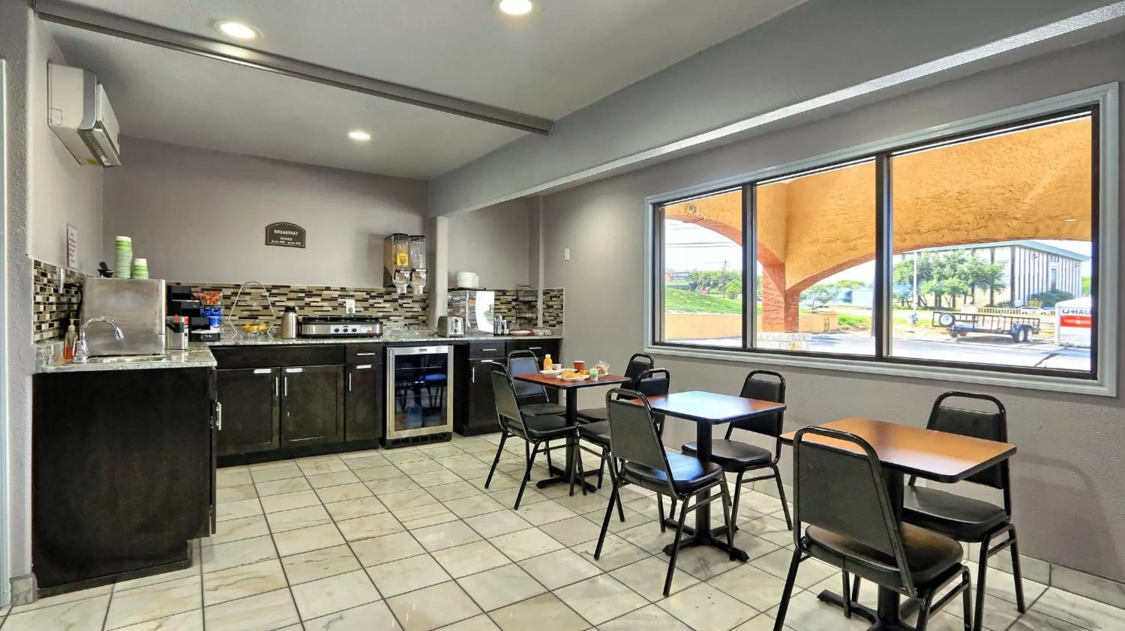 Restaurant/places to eat in Travelodge by Wyndham Austin South