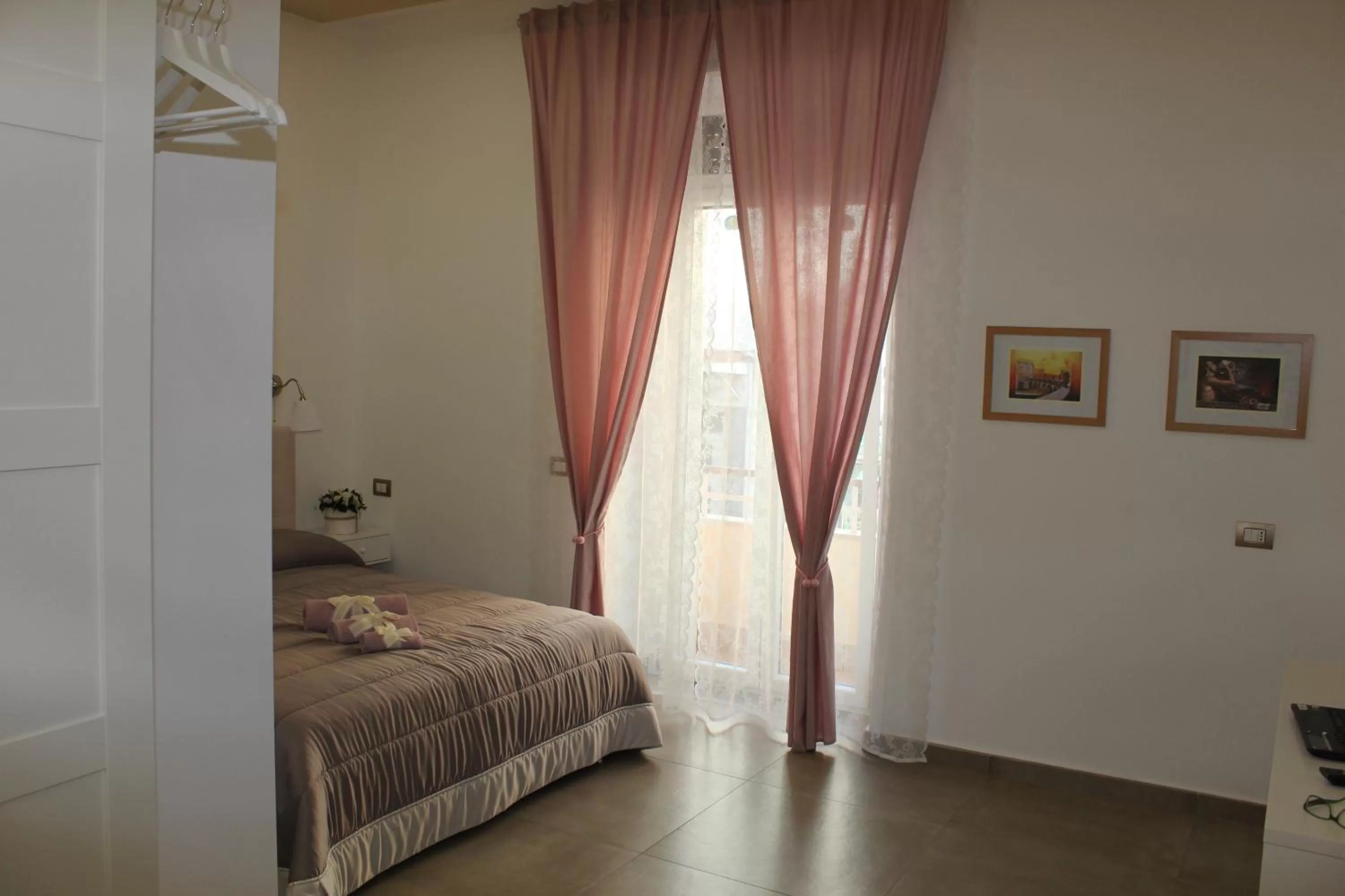 Bed in B&B 80056 Ercolano