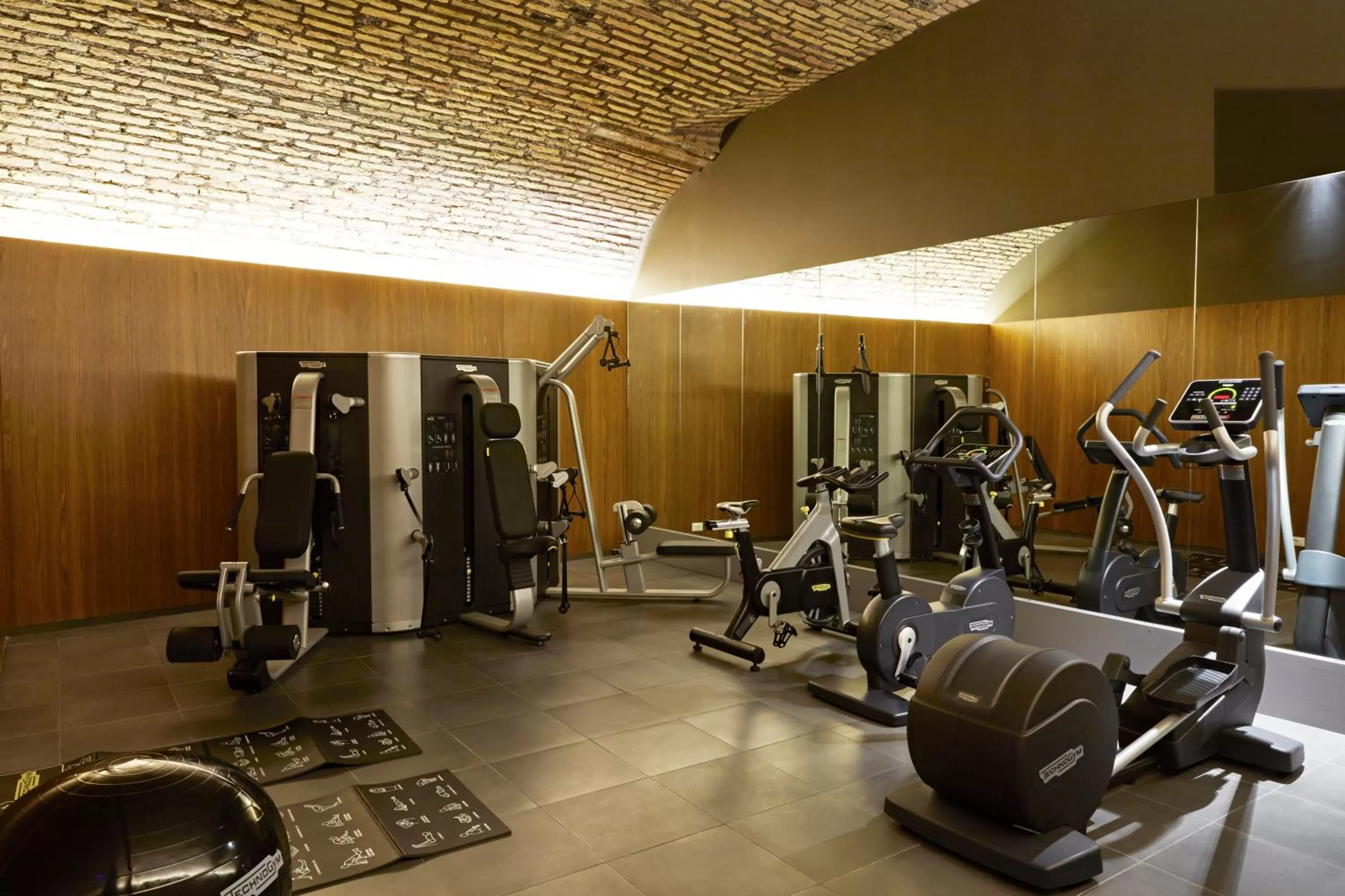 Fitness centre/facilities in Hotel The Building