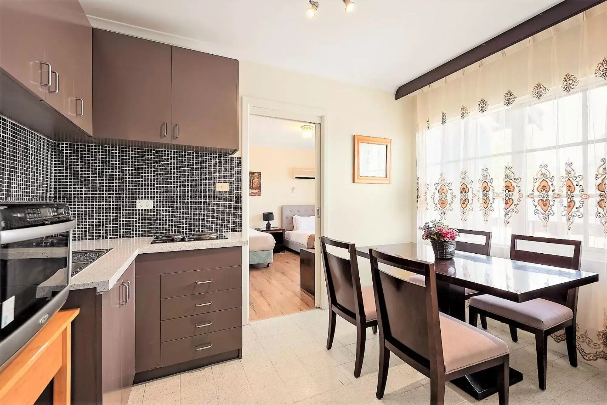 Kitchen or kitchenette, Kitchen/Kitchenette in Eltham Gateway Hotel & Conference Centre
