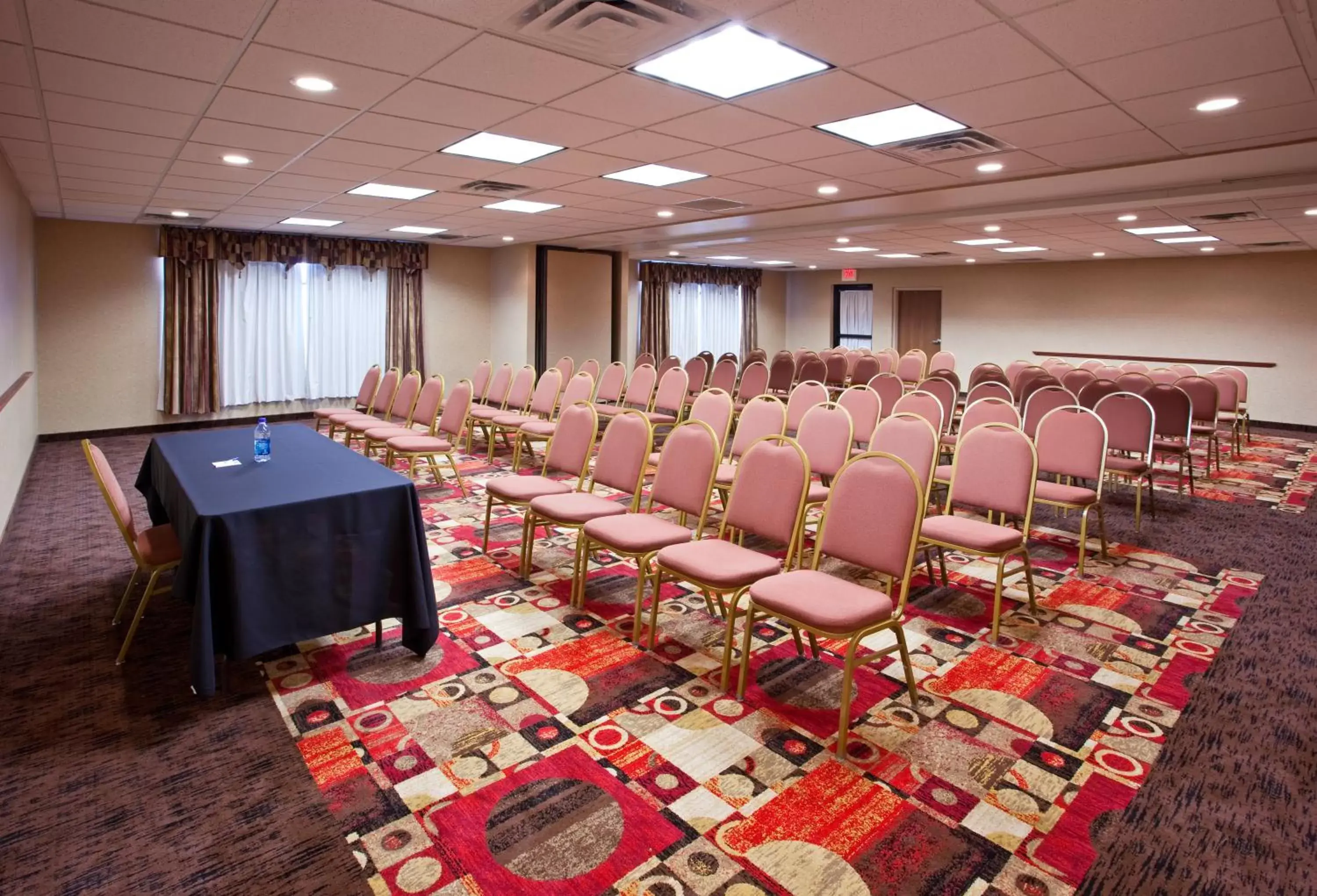 Meeting/conference room in Holiday Inn Express Hotel & Suites Bowling Green, an IHG Hotel