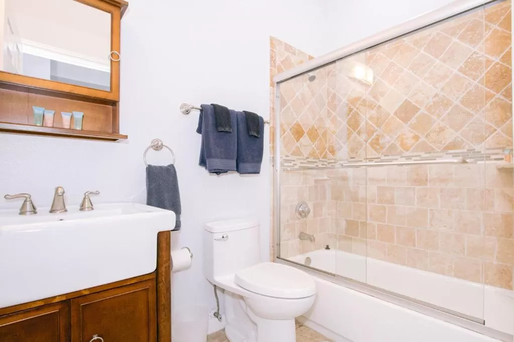 Toilet in Vistalmar Beach Resort