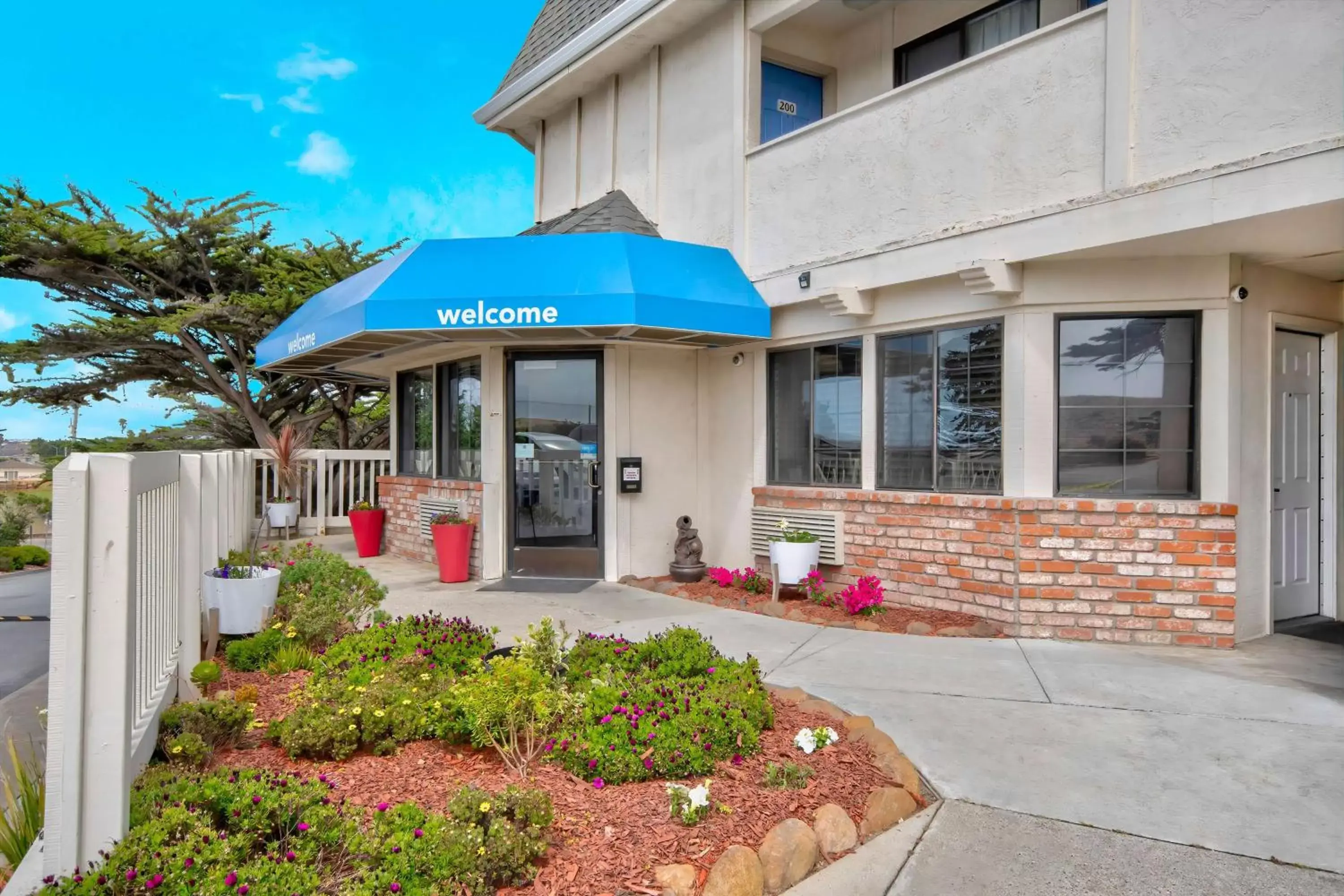 Property Building in Motel 6-Marina, CA - Monterey