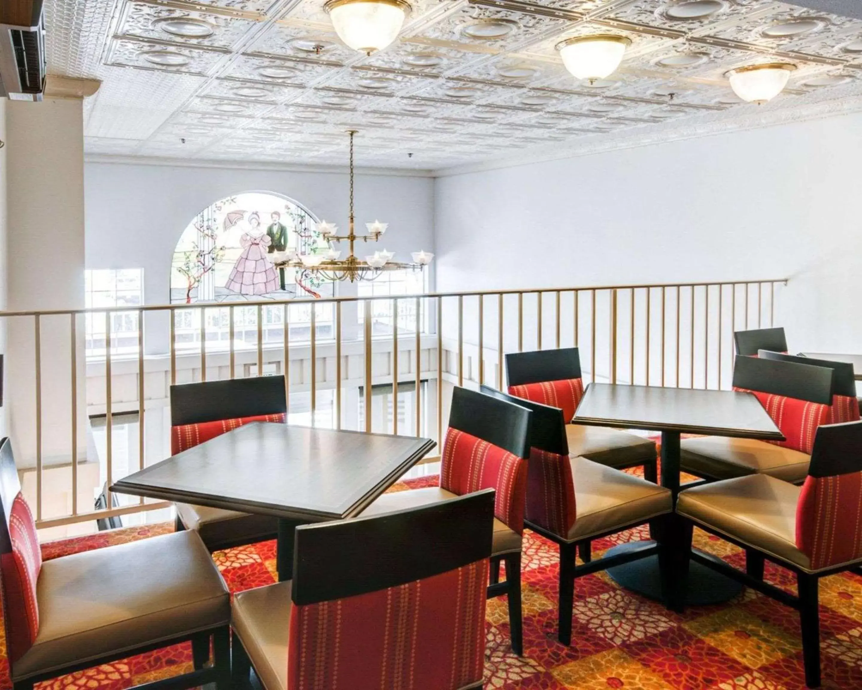 Balcony/Terrace, Restaurant/Places to Eat in Comfort Inn Redding