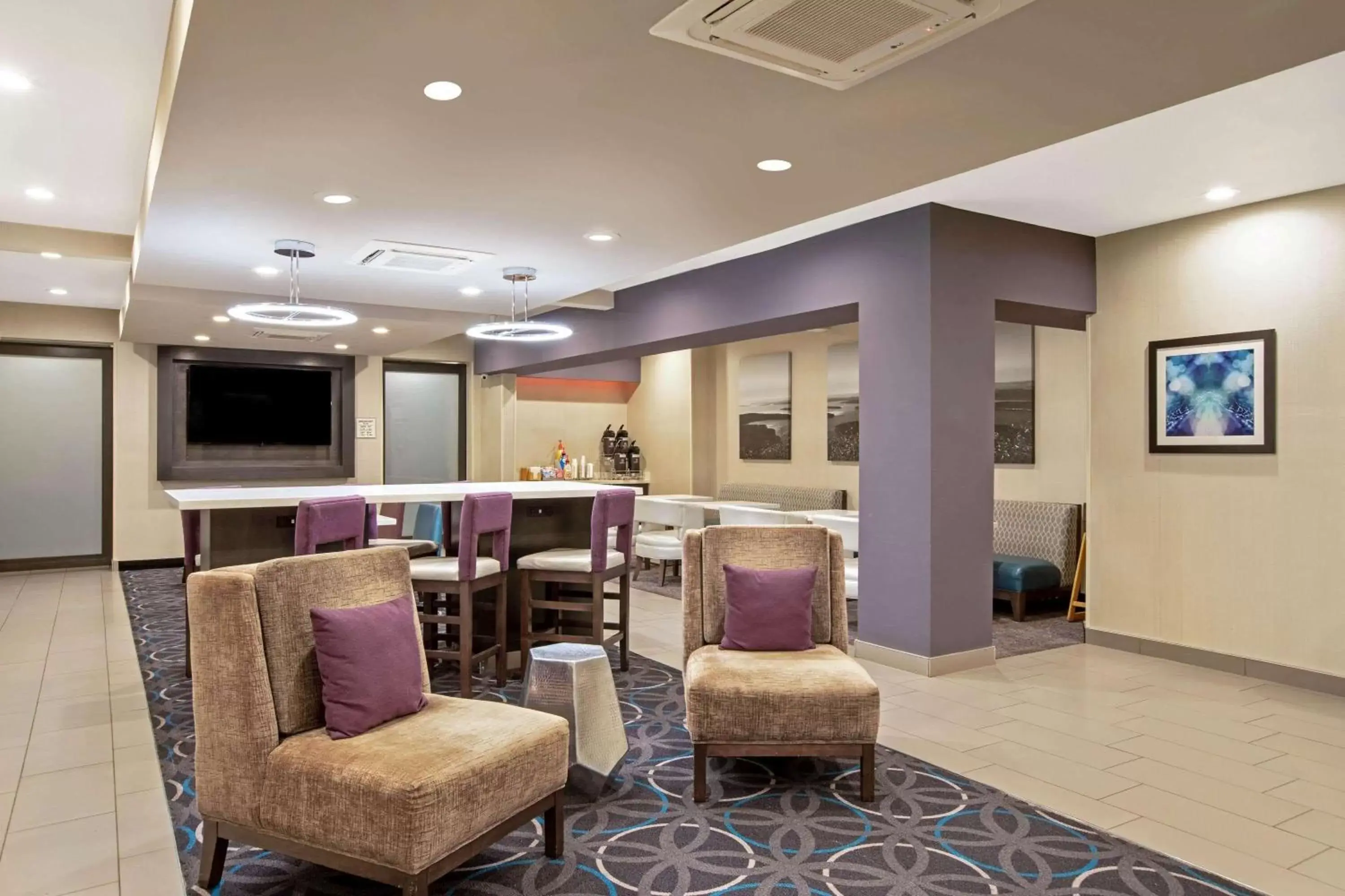 Lobby or reception, Seating Area in La Quinta by Wyndham Fayetteville