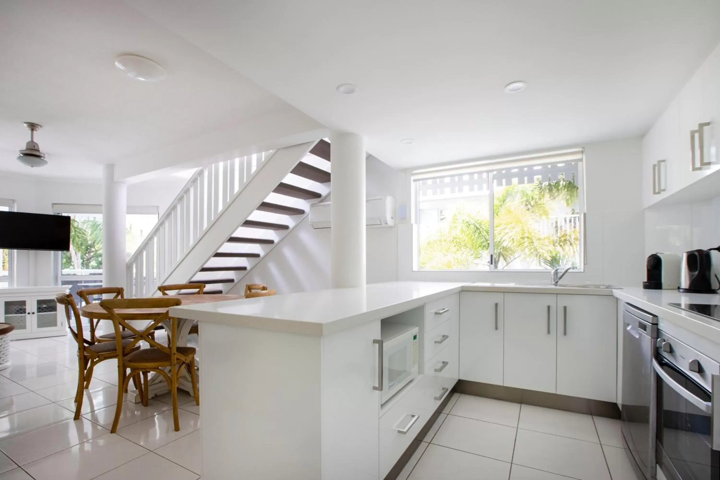 Kitchen/Kitchenette in The White House Port Douglas