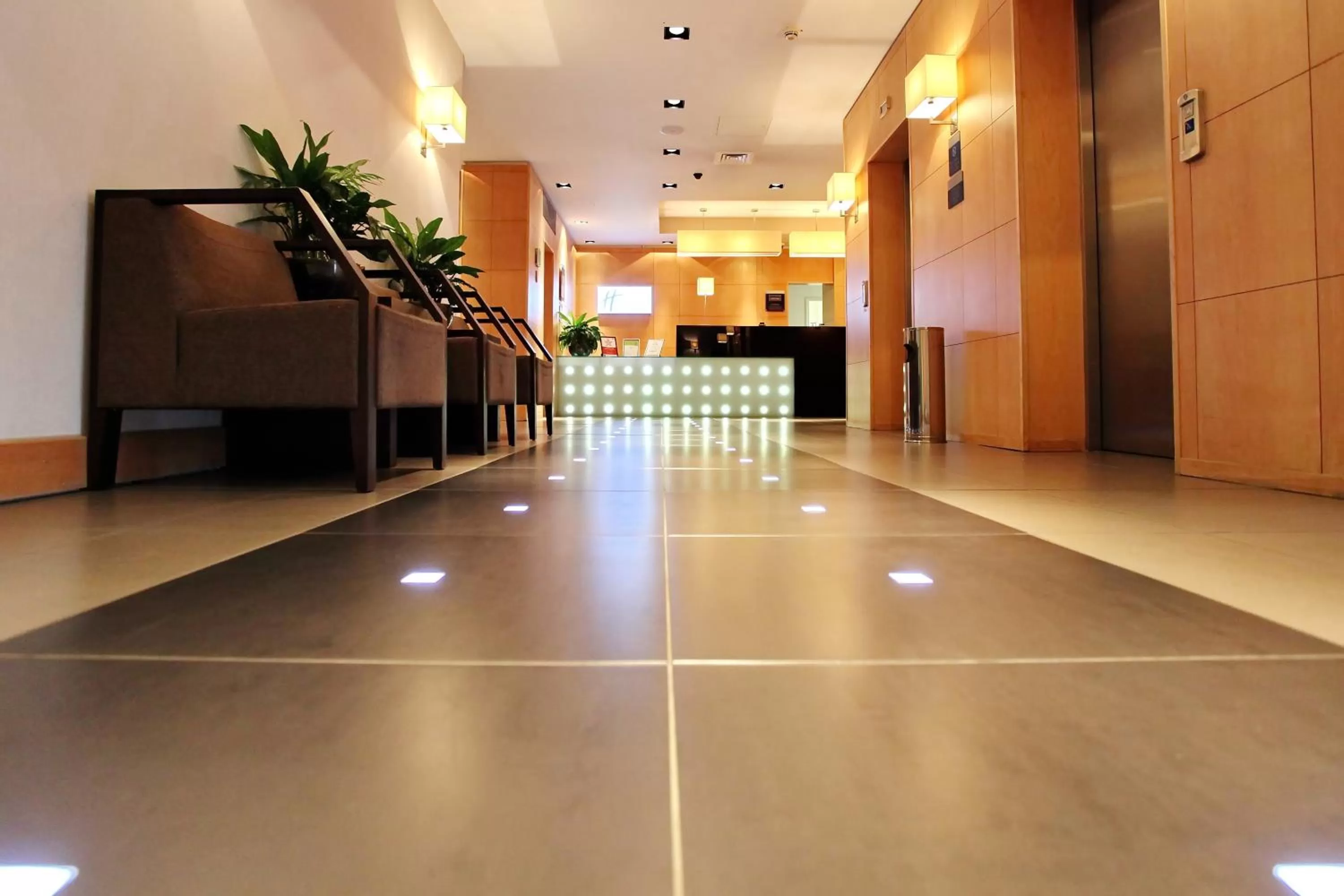 Lobby or reception in Holiday Inn Express Birmingham Redditch by IHG