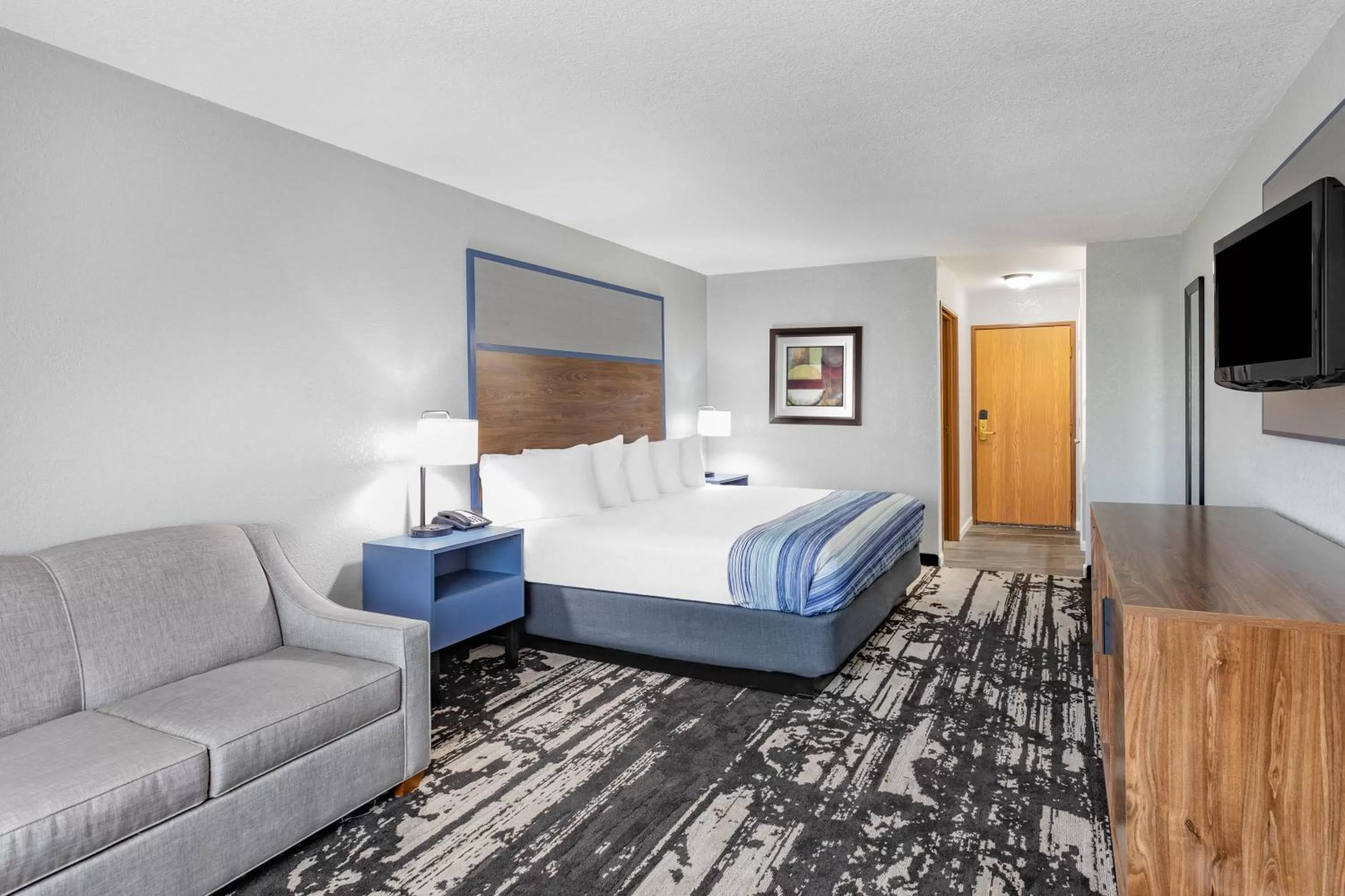 Photo of the whole room, Bed in AmericInn by Wyndham Pella
