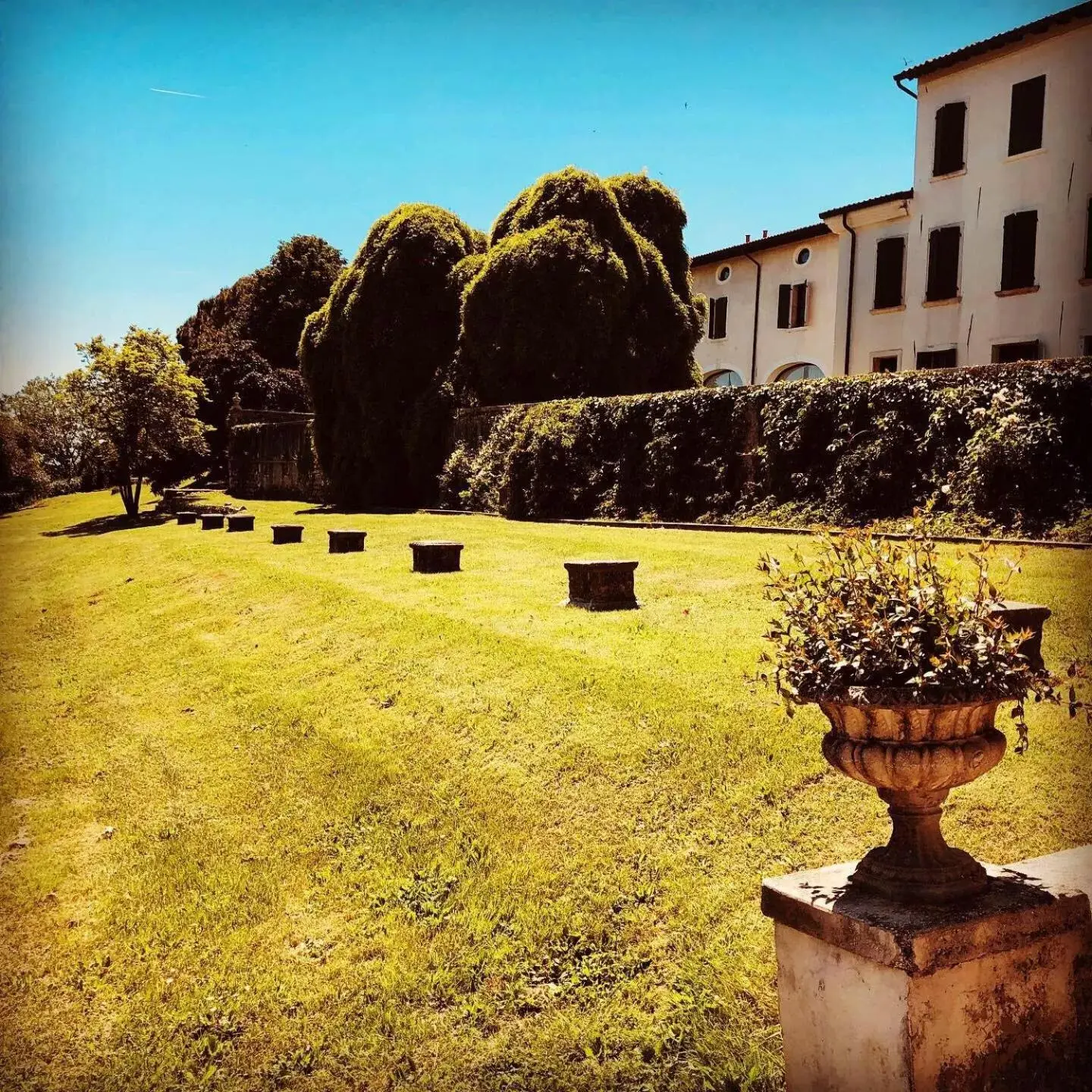 Patio, Property Building in Hotel Villa Policreti