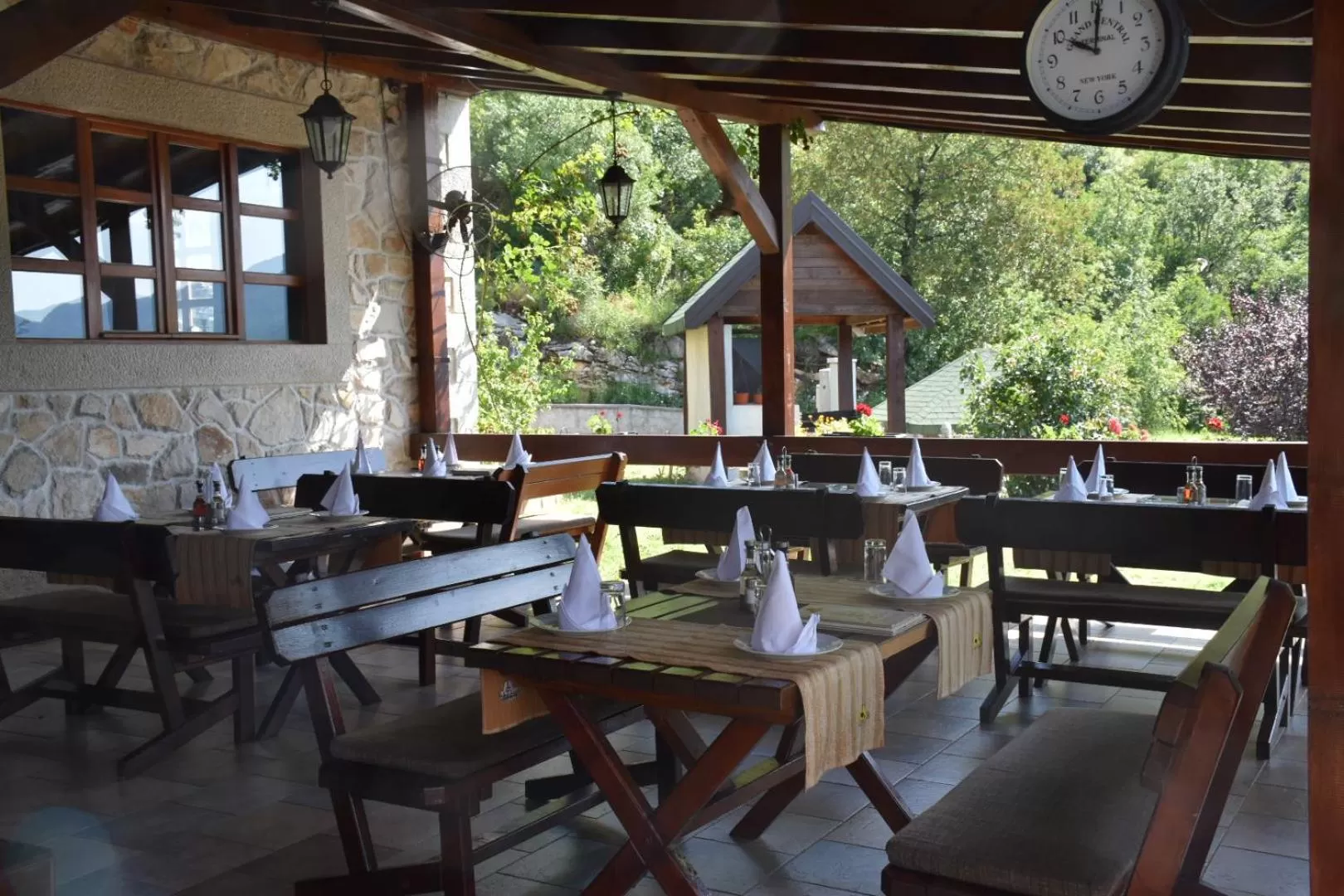 OSTROG Aparthotel KOLIBA-VLASTNIŠTVO MANASTIRA OSTROG