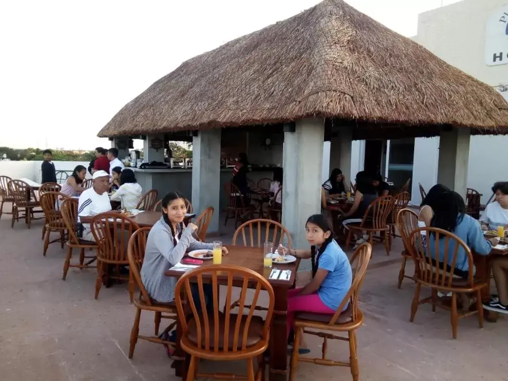 Balcony/Terrace, Restaurant/Places to Eat in Hotel Plaza Kokai Cancún
