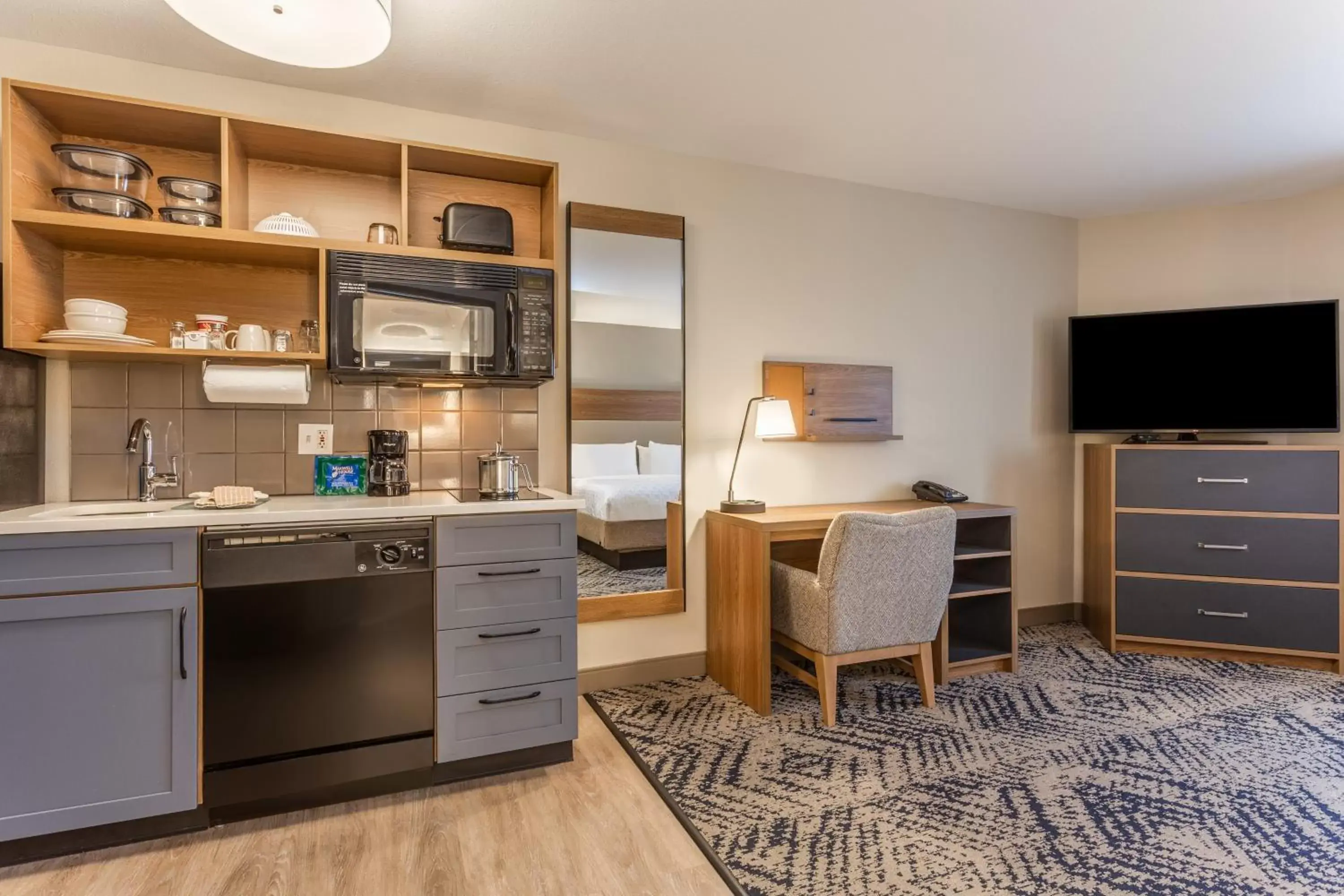 Bedroom, Kitchen/Kitchenette in Candlewood Suites Ofallon, Il - St. Louis Area, an IHG Hotel