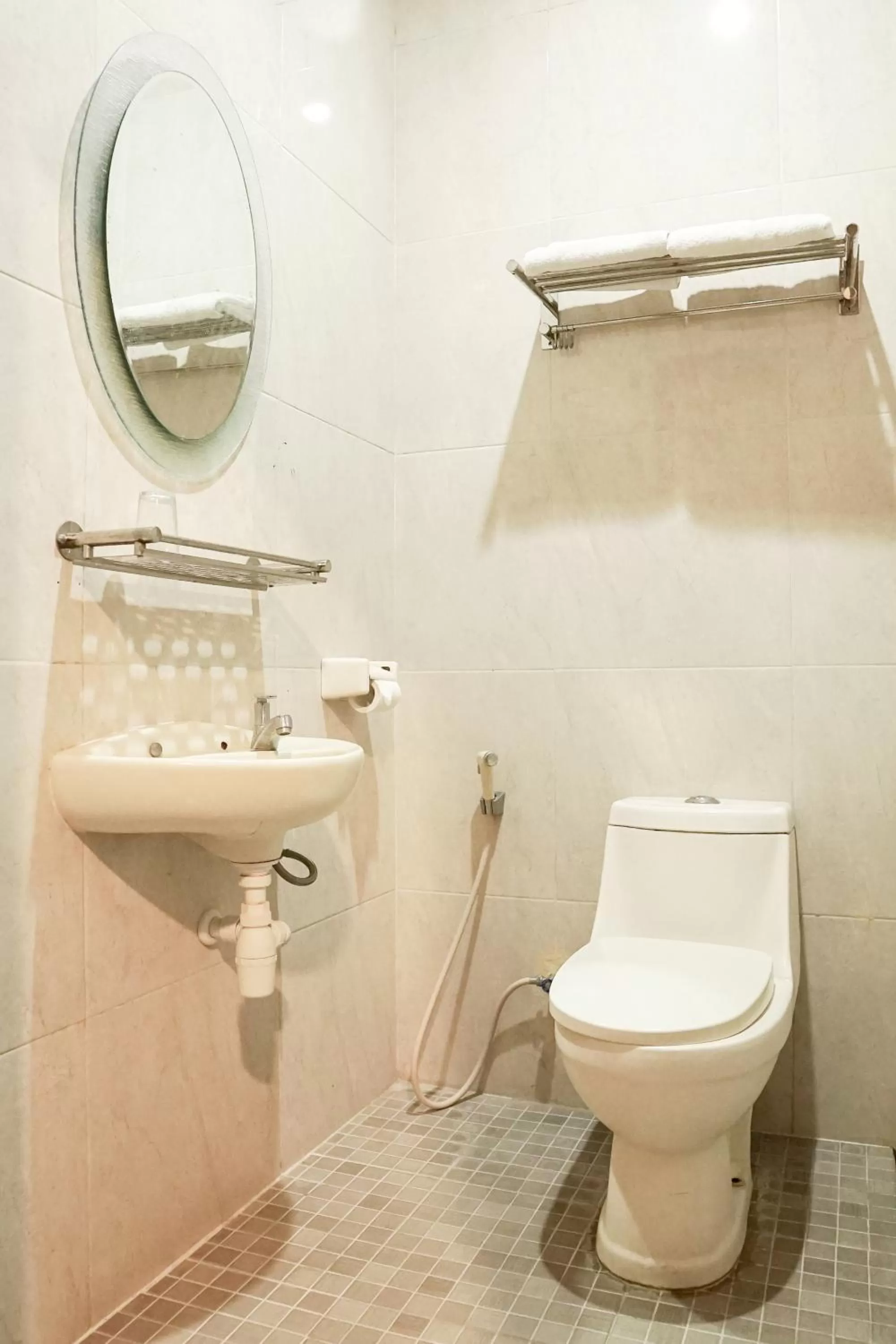 Bathroom in Airlangga Hotel