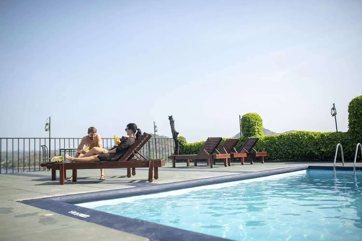 Swimming pool in Giritale Hotel