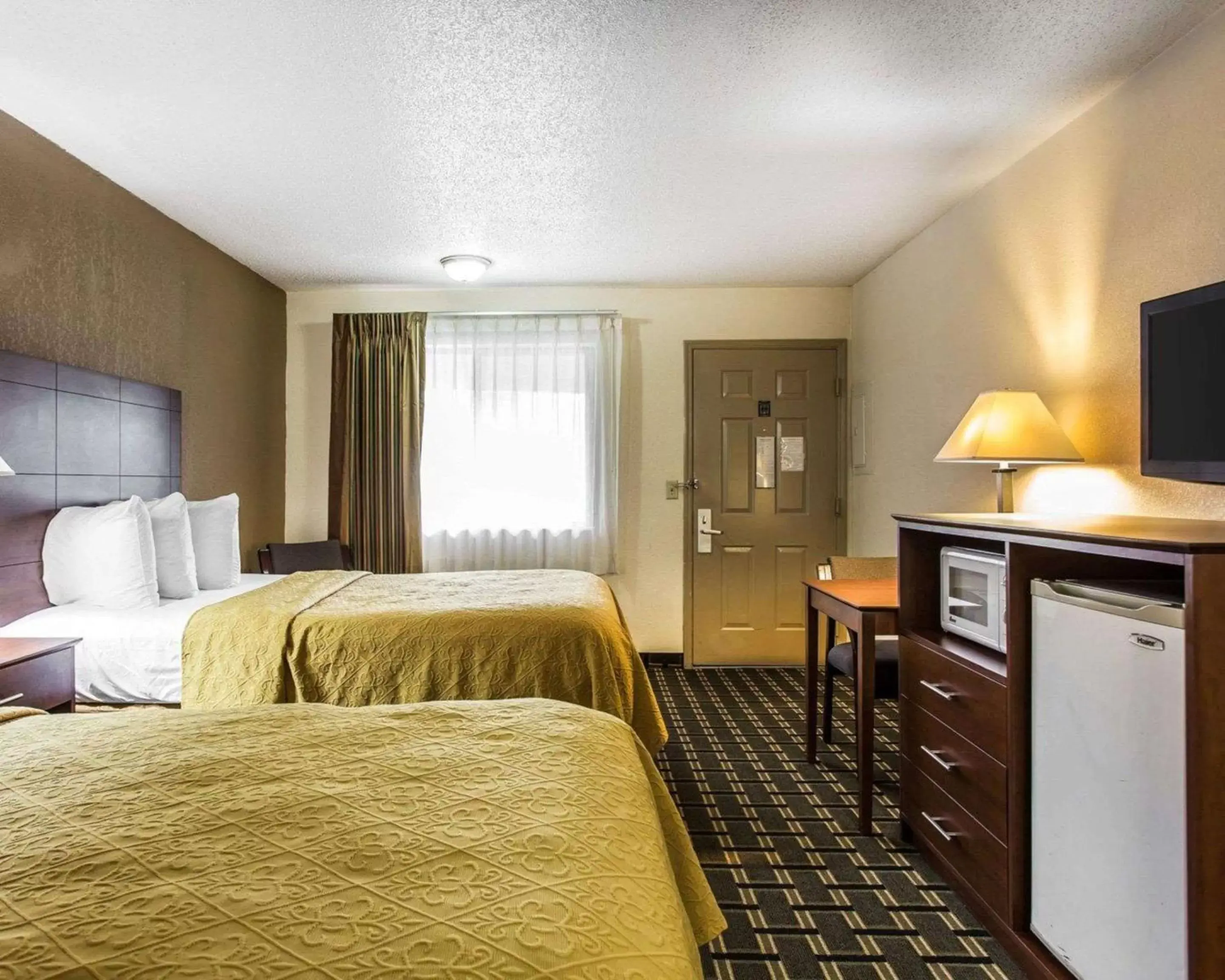 Photo of the whole room in Quality Inn & Suites Morrow Atlanta South