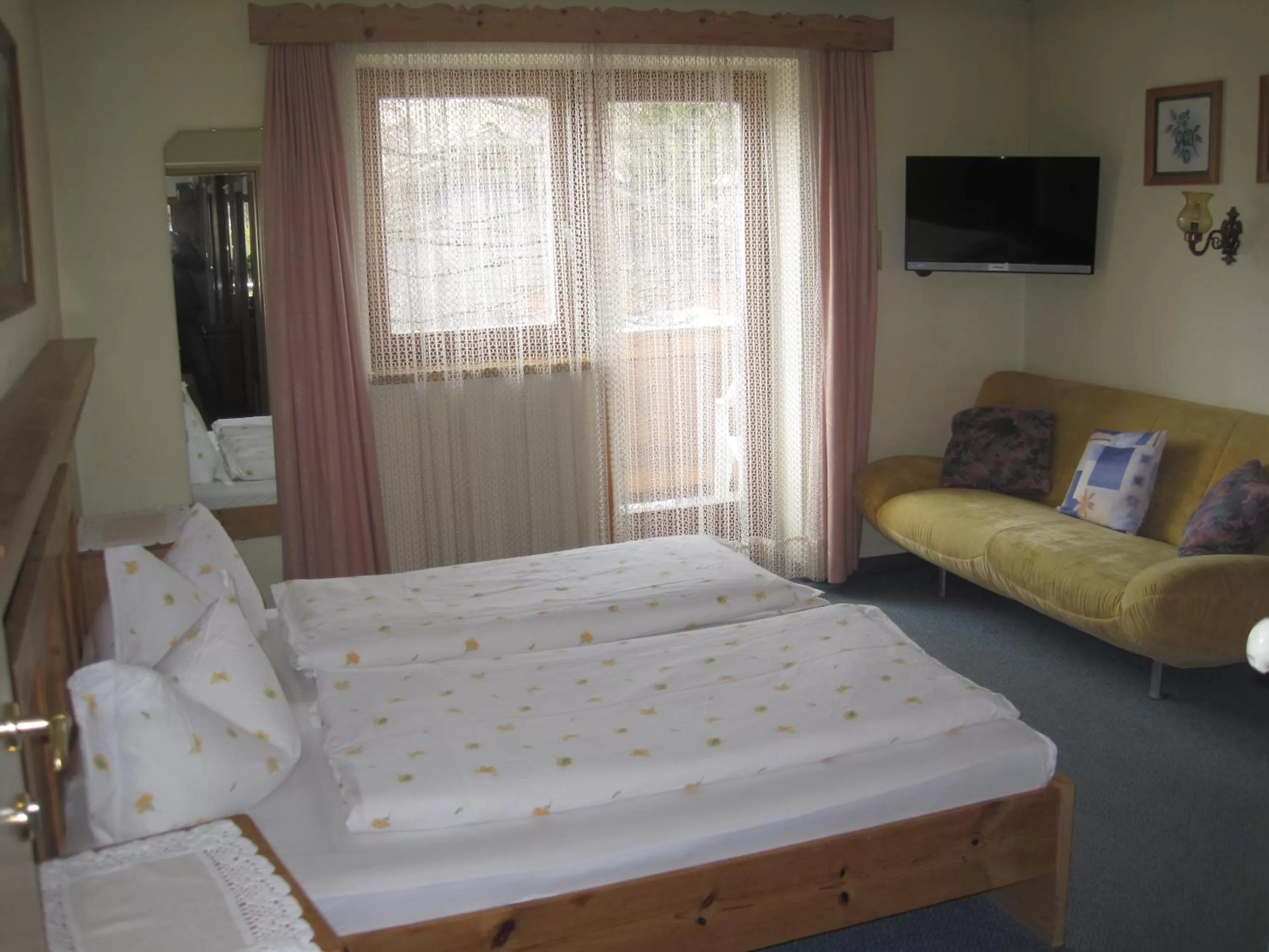 Photo of the whole room, Bed in Gästehaus Lackner