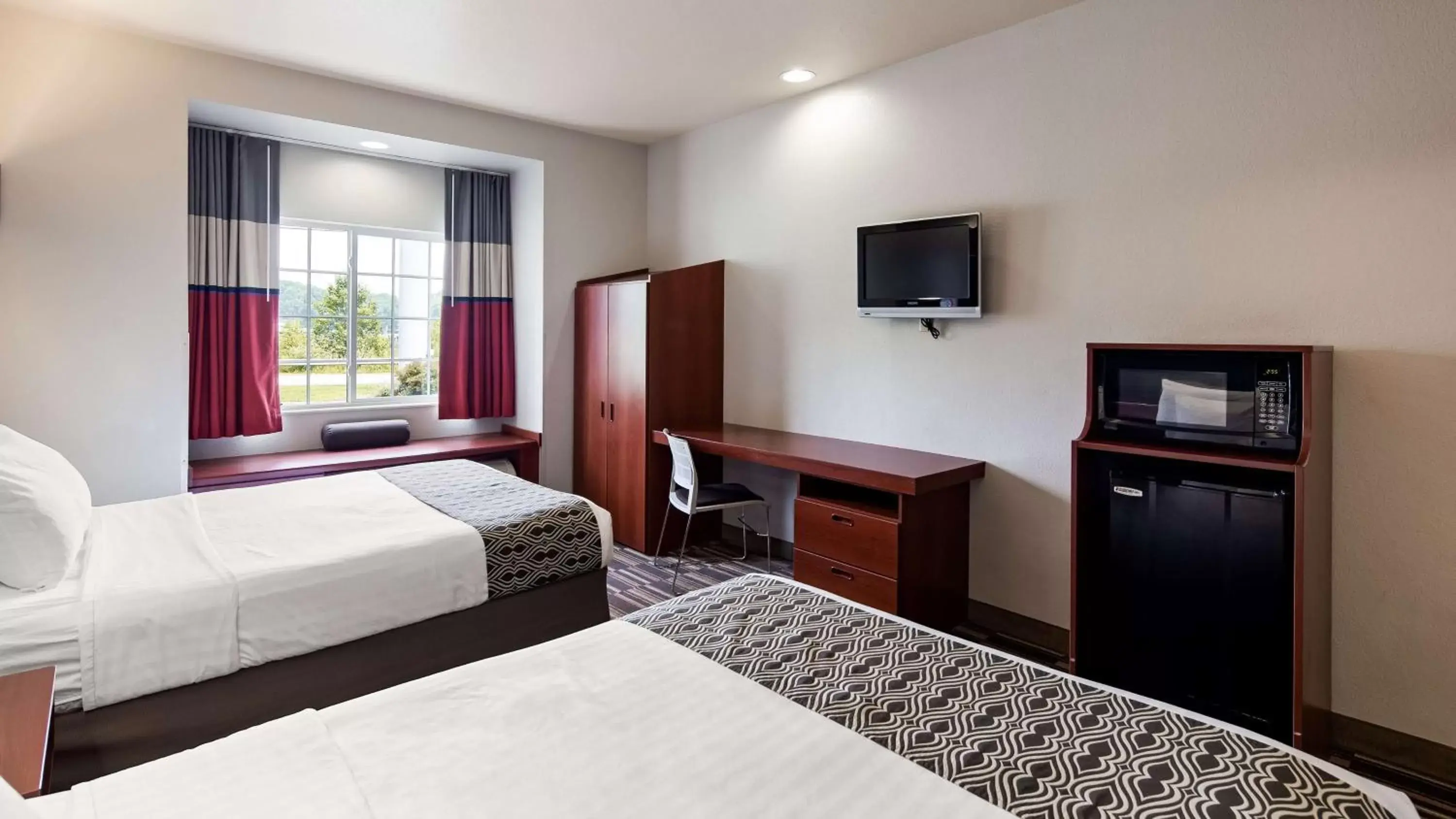 Photo of the whole room, Bed in SureStay Plus Hotel by Best Western Morgantown