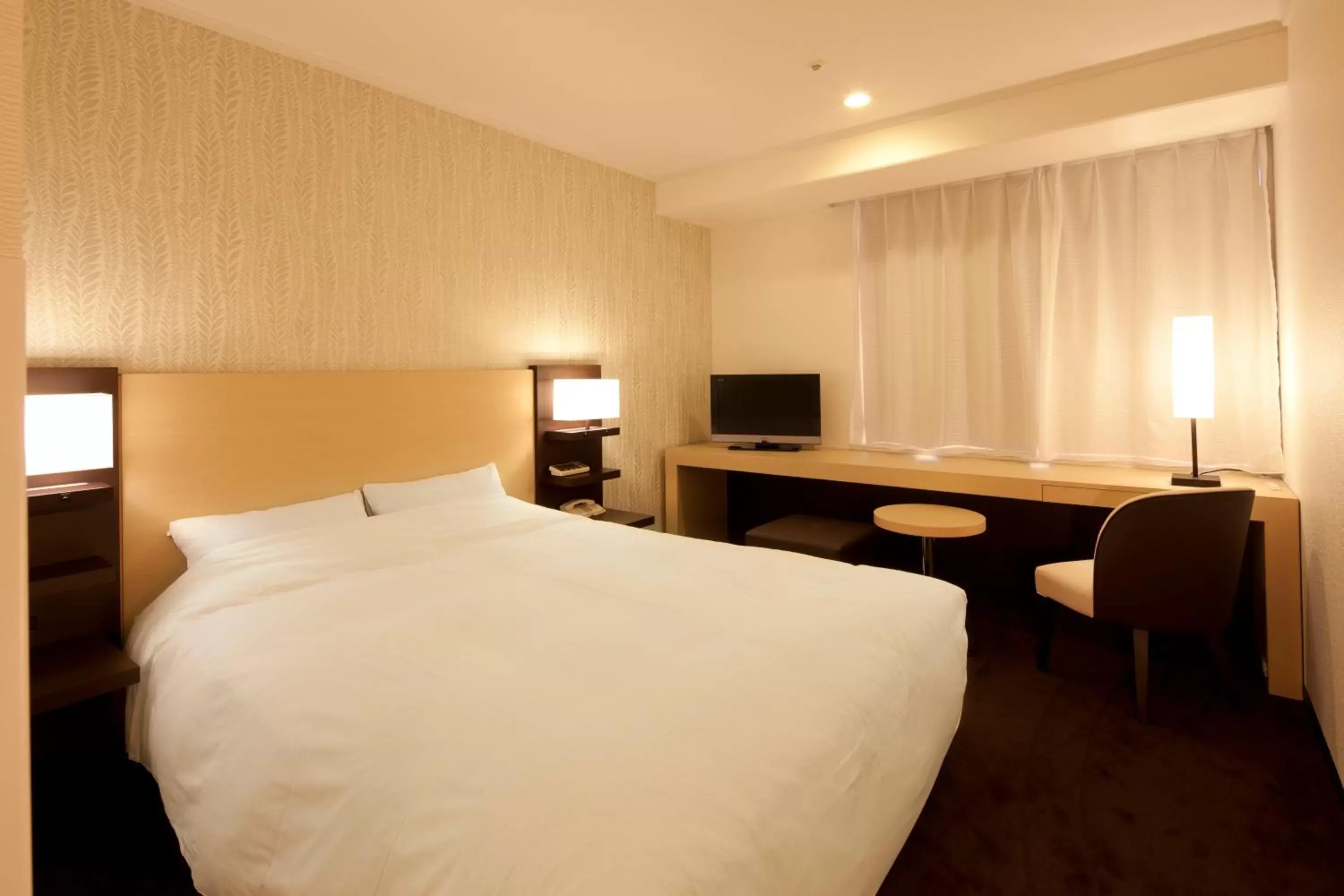 Photo of the whole room, Bed in Hotel Granvia Osaka-JR Hotel Group