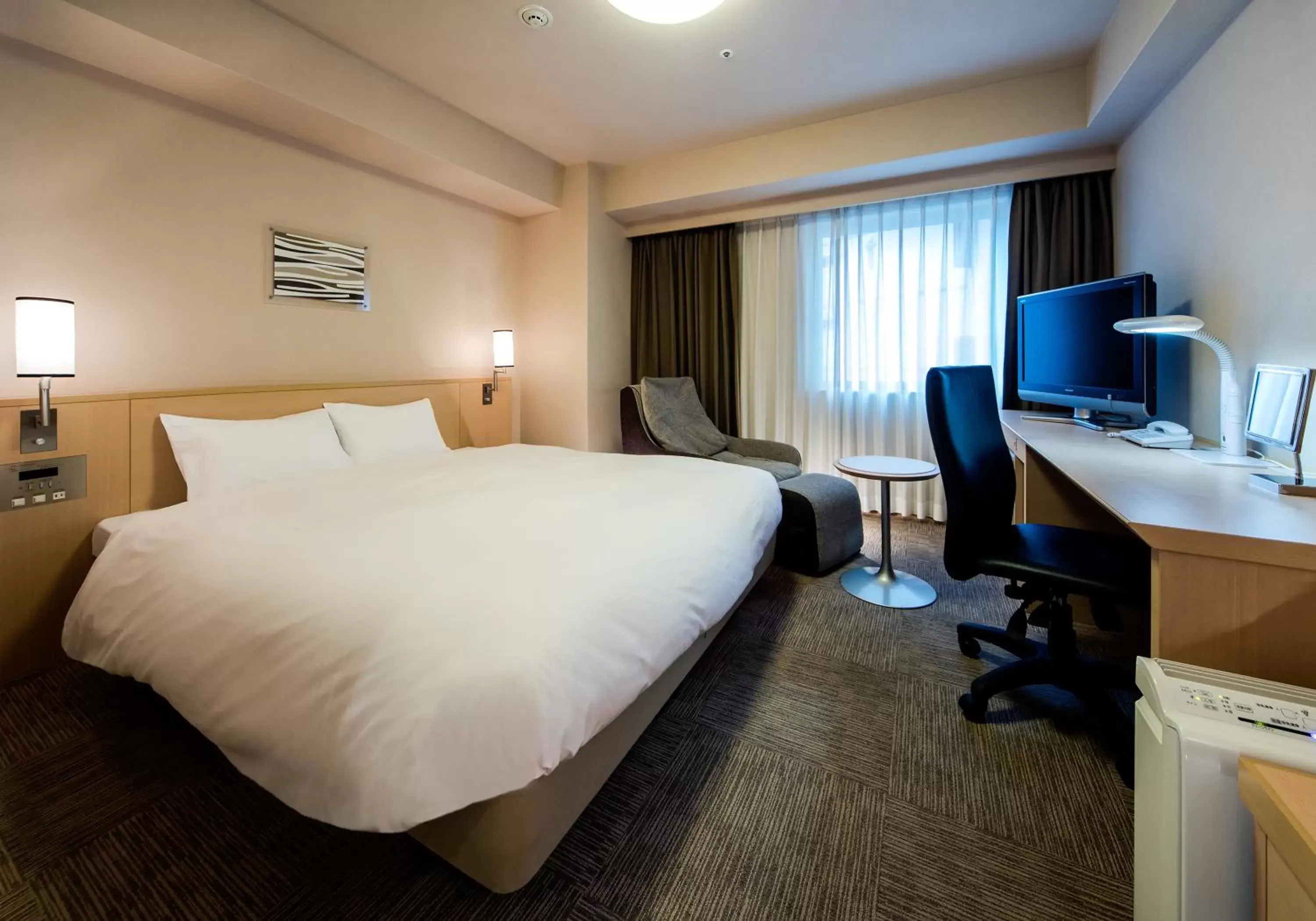 Photo of the whole room, Bed in Daiwa Roynet Hotel Hakata-Gion