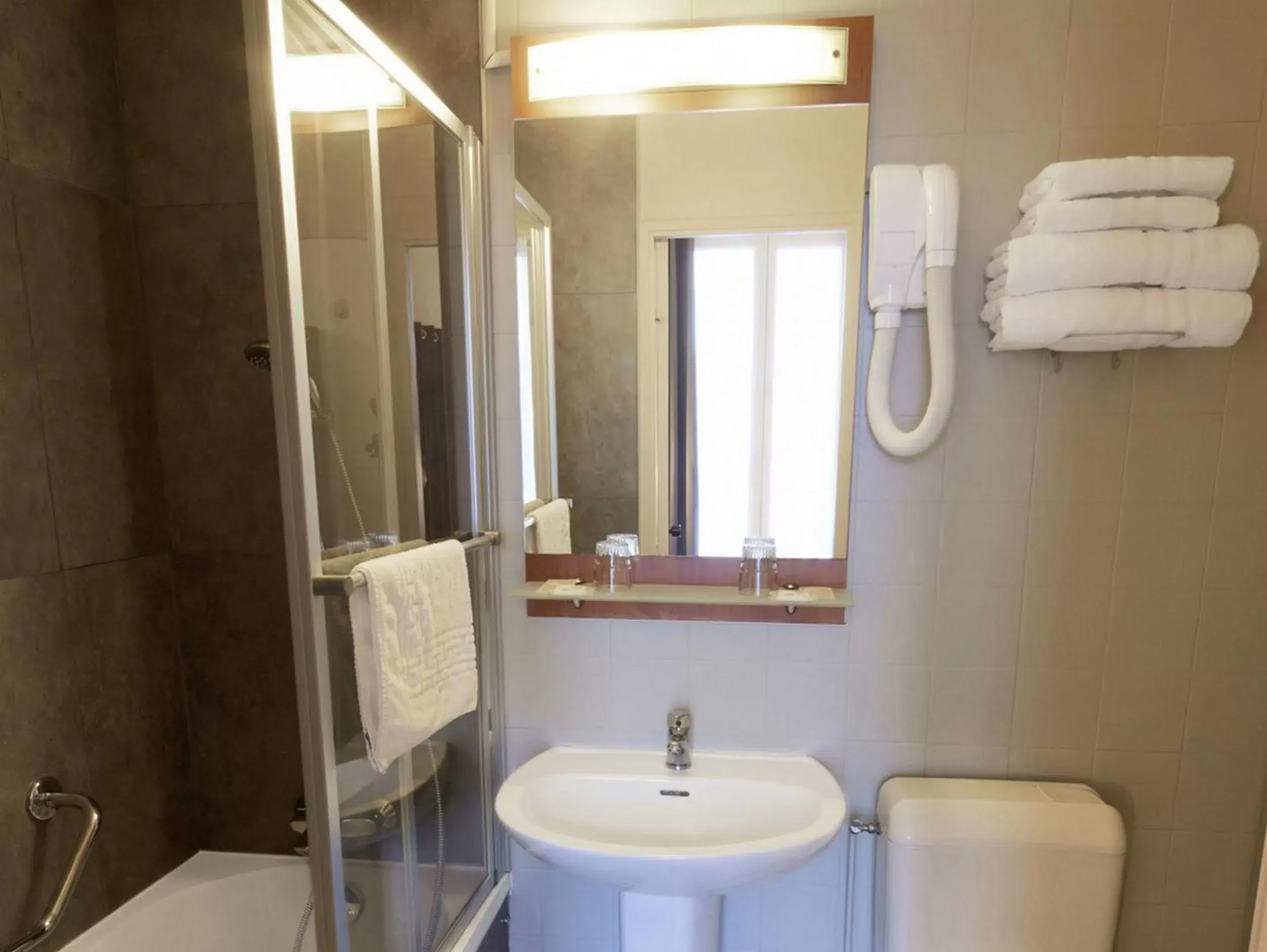 Bathroom in Hotel Paris Villette