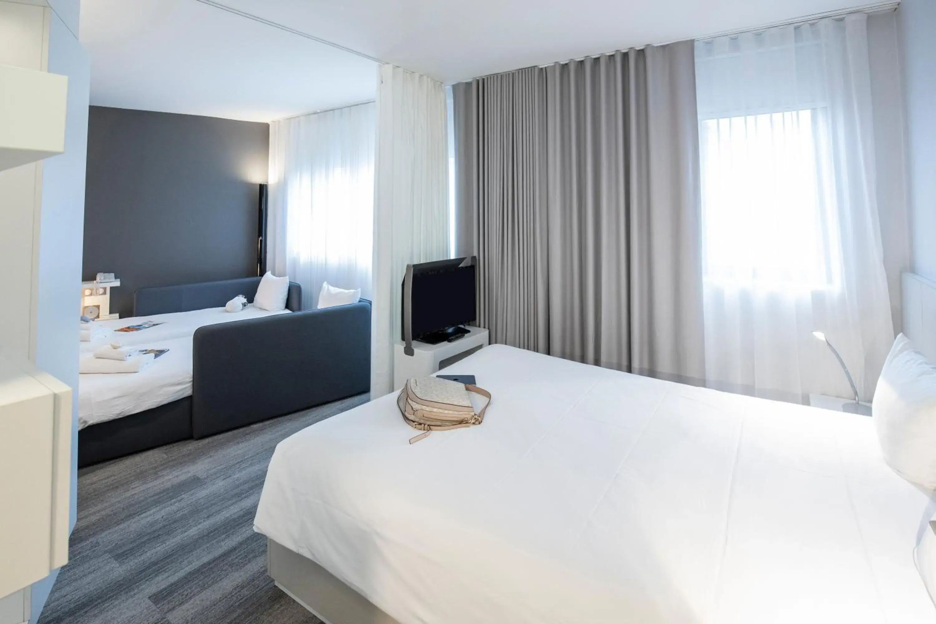 Bed in Novotel Suites Luxembourg