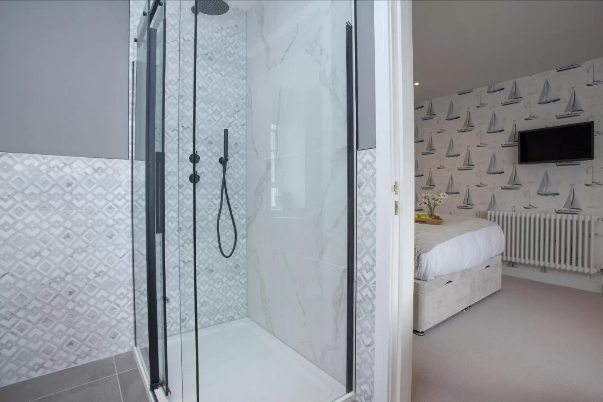 Shower, Bathroom in Leader, Maritime Suites, Brixham