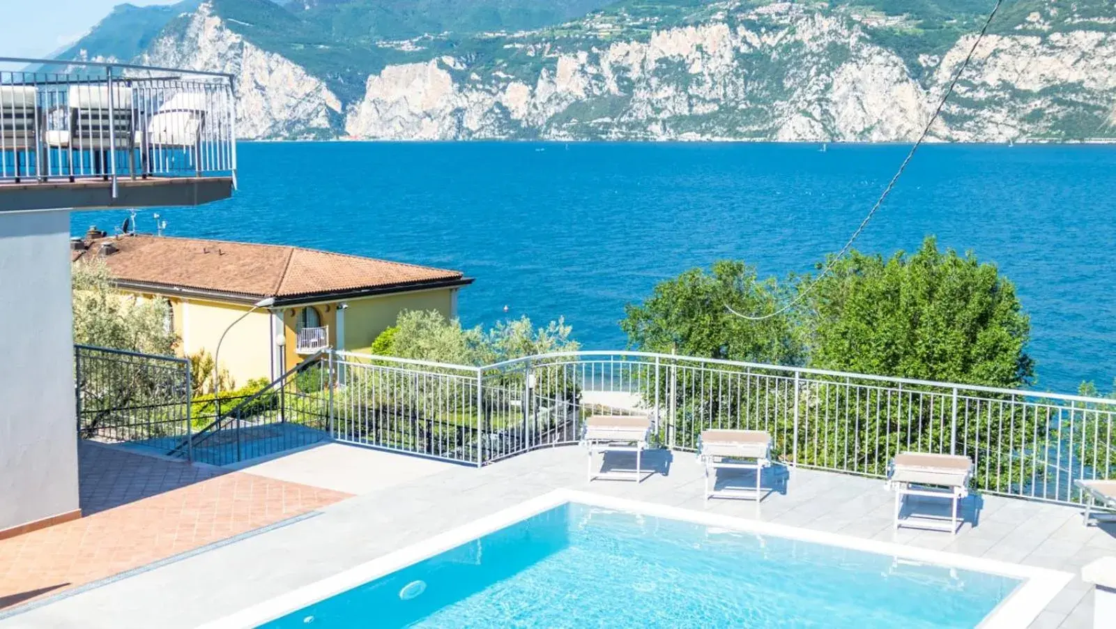 Swimming Pool in Hotel Casa Marinella