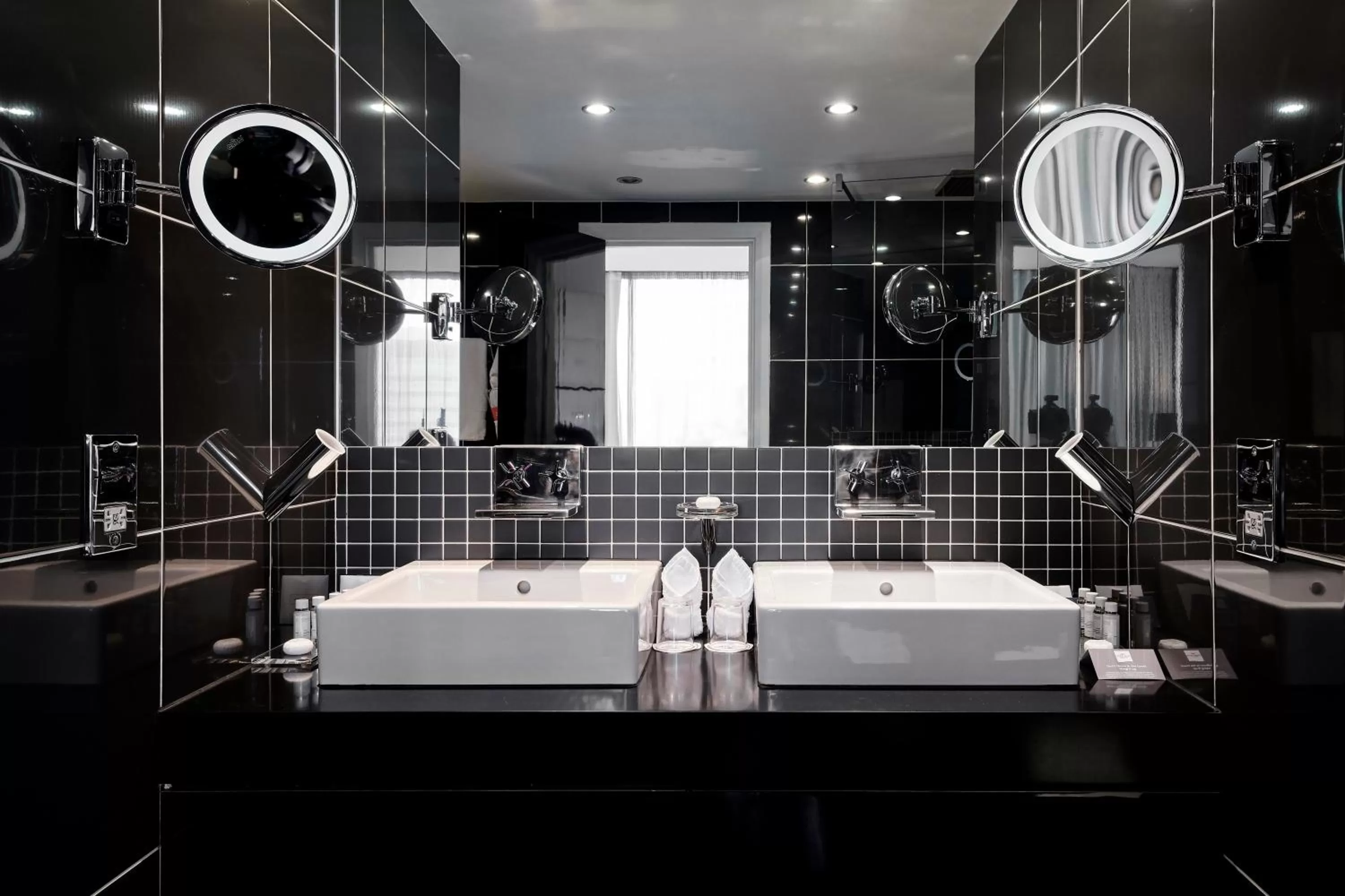 Bedroom in Crowne Plaza Manchester City Centre by IHG