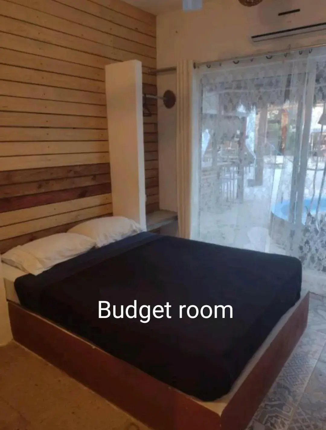 Budget Double Room in Lucky Traveler Hostel