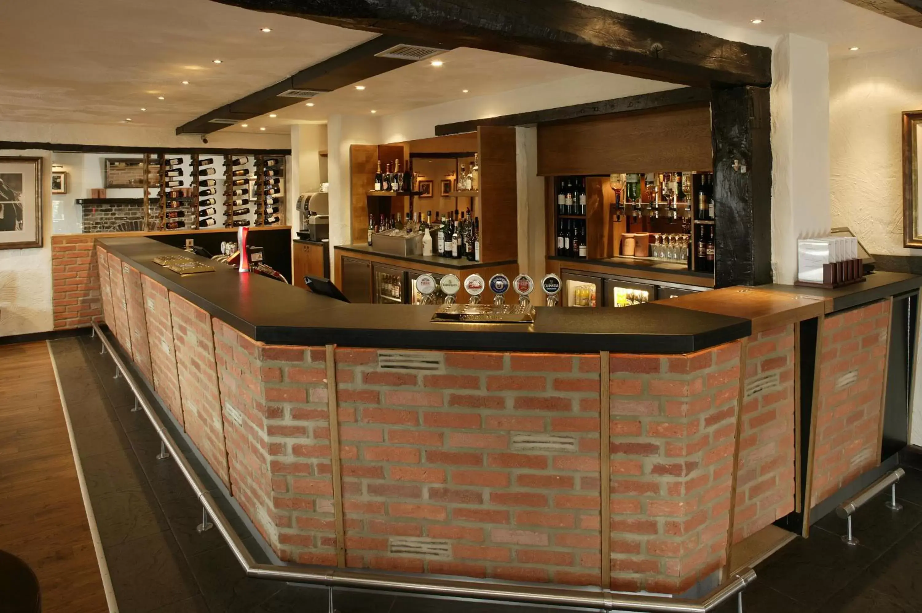 Lobby or reception, Lounge/Bar in Stirrups Hotel