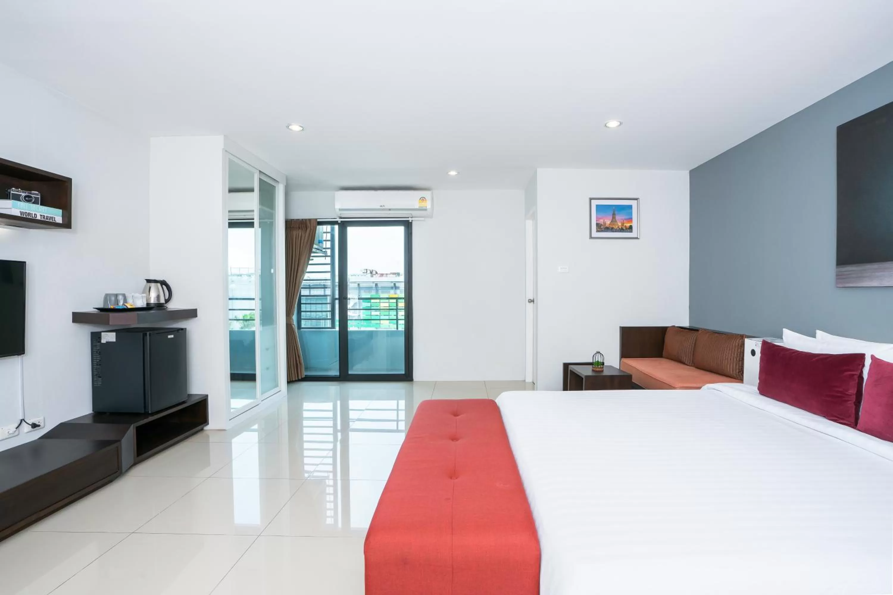 Photo of the whole room, Bed in De Botan Srinakarin Hotel & Residence